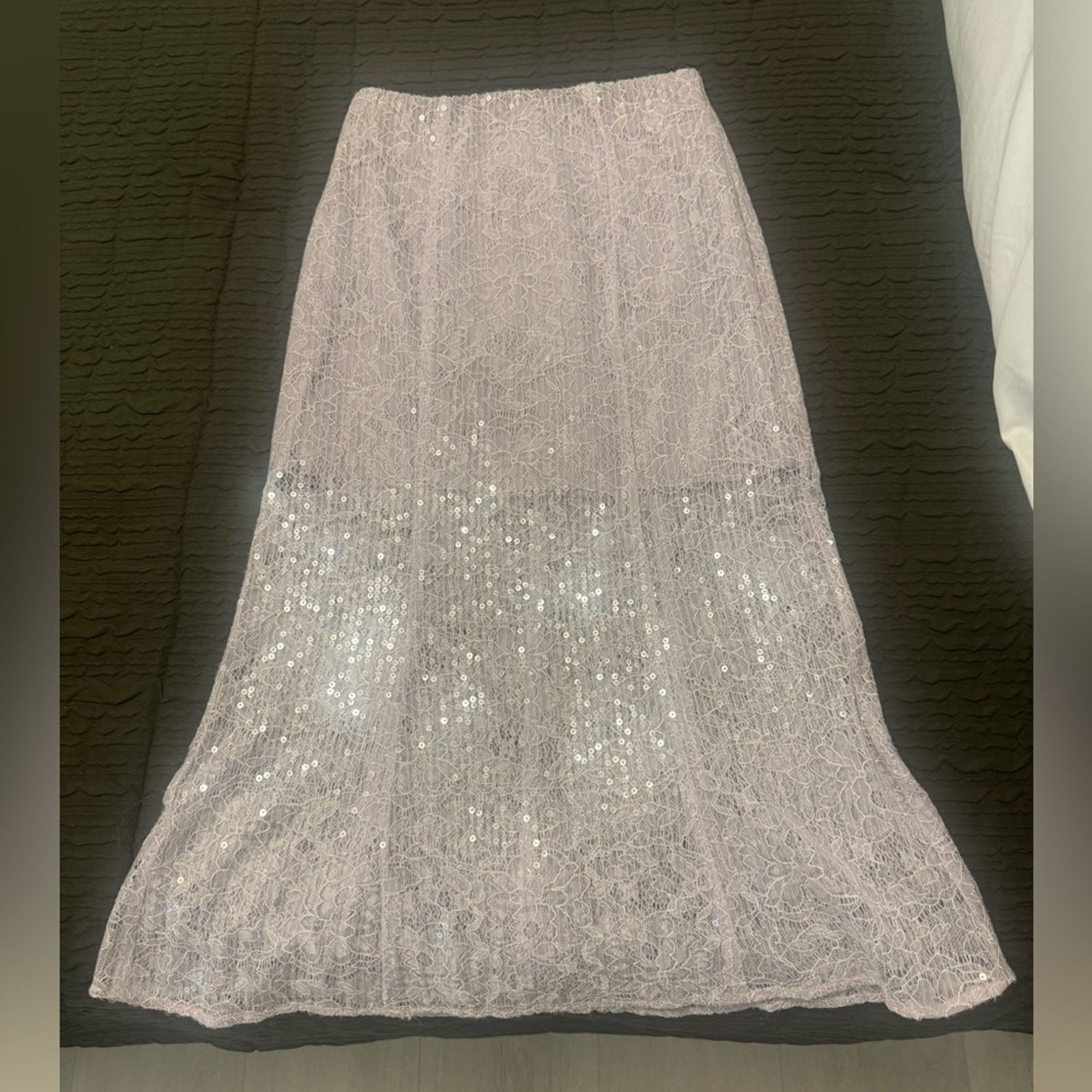 ELLIATT NWT Elliatt Lace sequins Midi Skirt Size Small Size 27" / US 4 / IT 40 - 1 Thumbnail