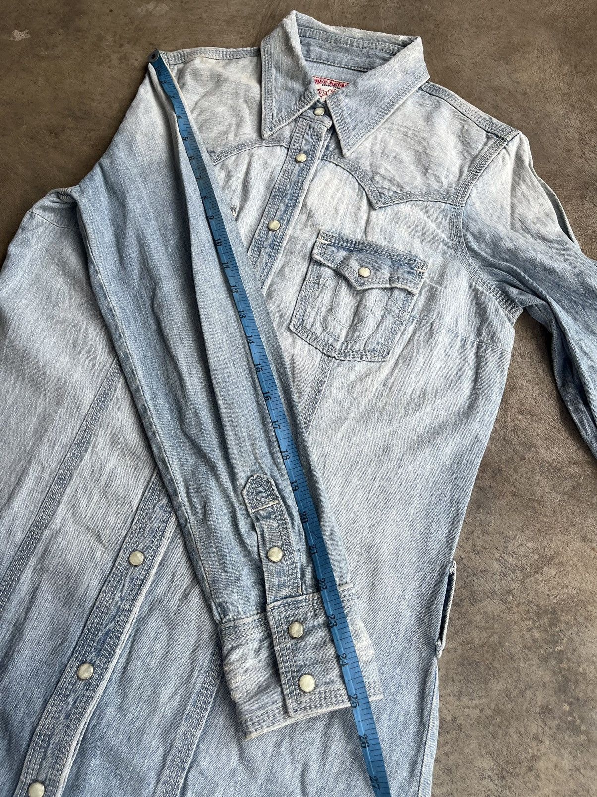 If Six Was Nine × Le Grande Bleu (L.G.B.) × True Religion TRUE RELIGION ROBE DISTRESSED DENIM BUTTON SHIRTS Size US S / EU 44-46 / 1 - 13 Thumbnail