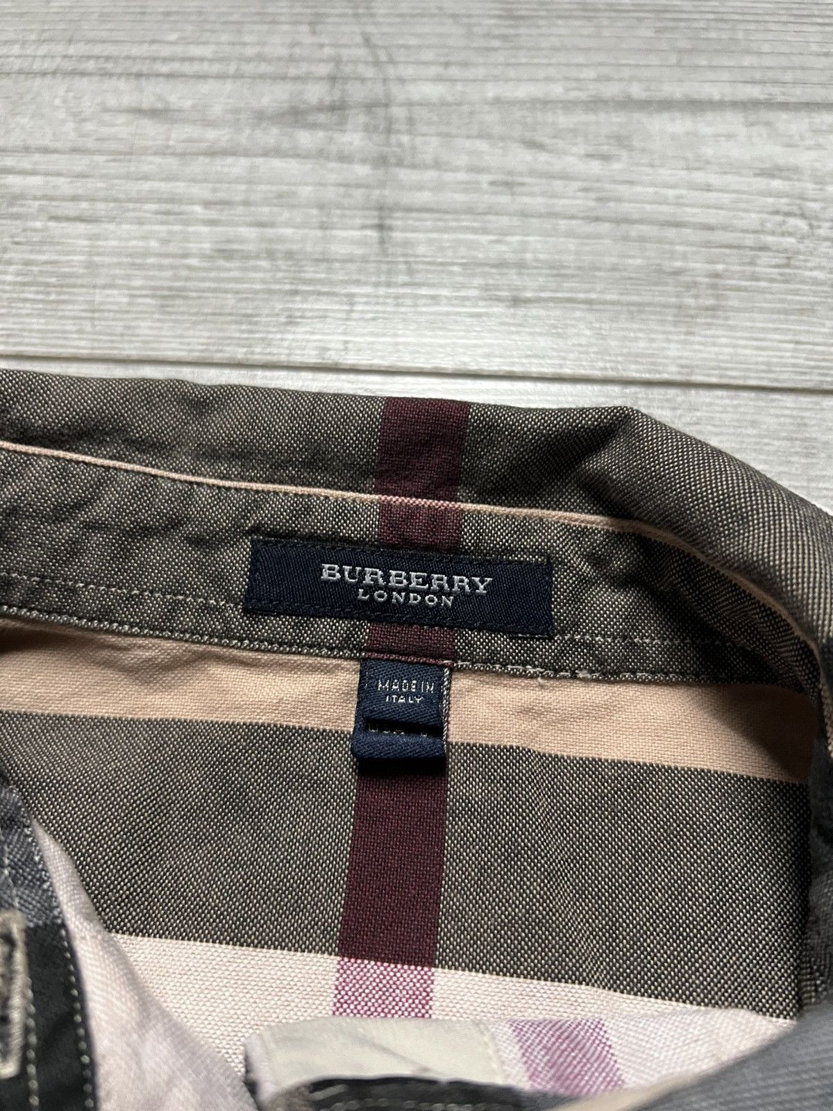 Burberry Burberry Shirt Button Down Size S / US 4 / IT 40 - 2 Thumbnail