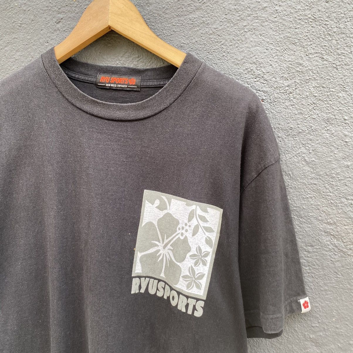 Japanese Brand Thrashed Faded Vintage Y2K Ryu Sport Surf ERD GRUNGE TSHIRT Size US L / EU 52-54 / 3 - 3 Thumbnail