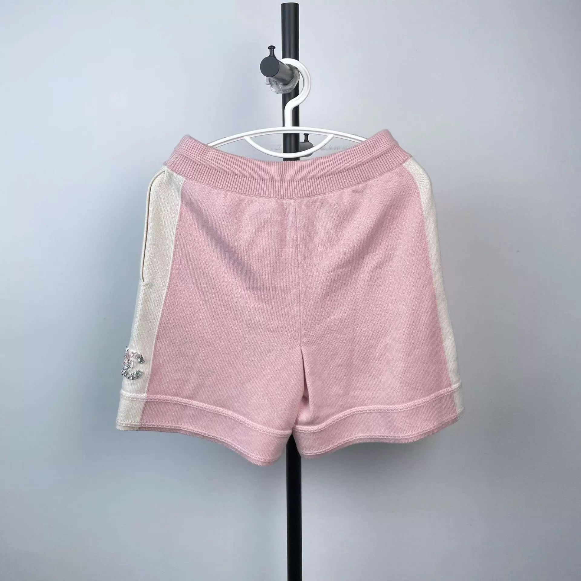 Chanel Chanel pink size 36 new with extra string shorts Size 26" / US 2 / IT 38 - 2 Thumbnail