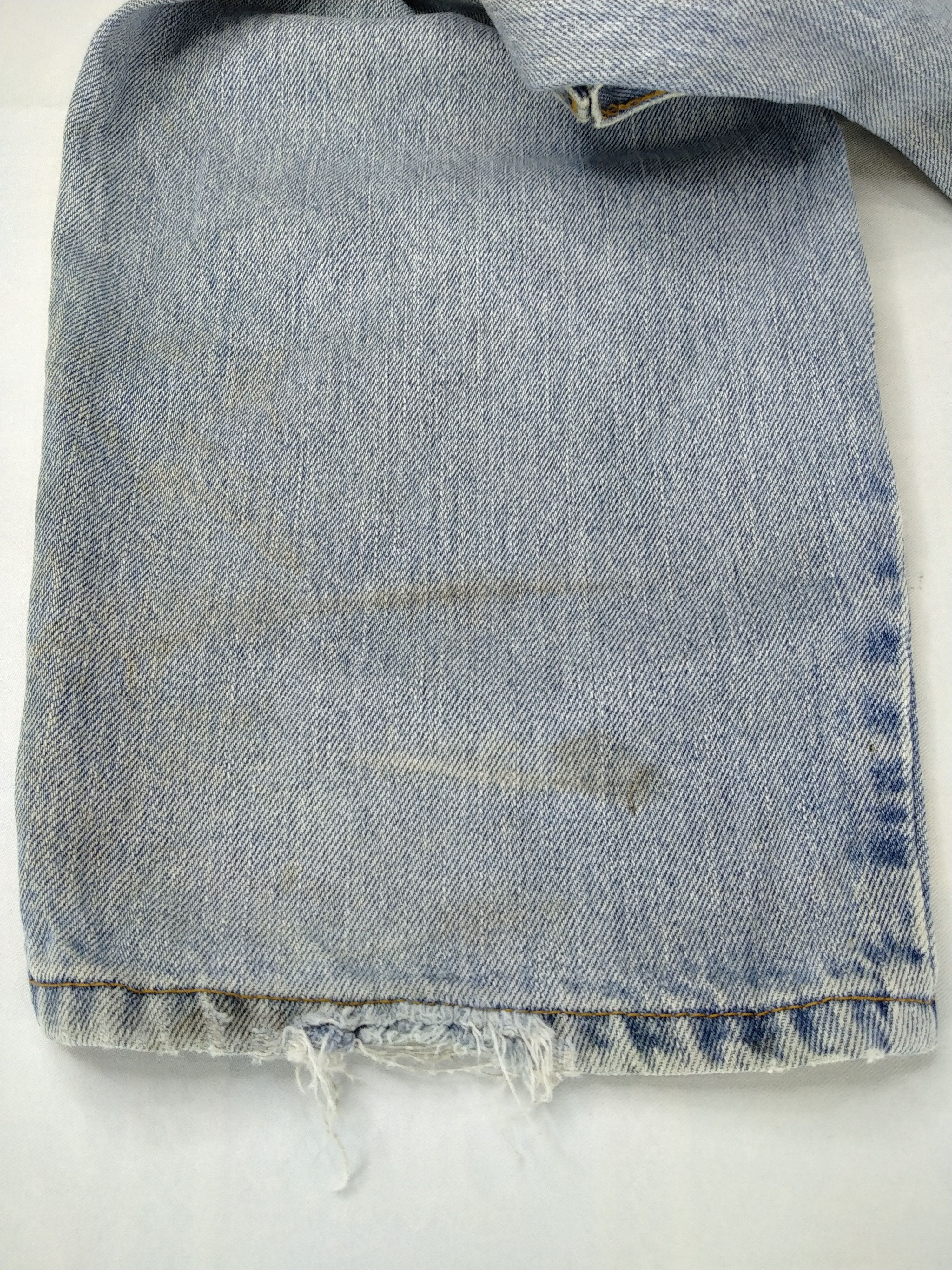 Levi's Light Wash Vintage Levi's 550 Relaxed Fit Denim -JN402 Size US 37 - 12 Thumbnail