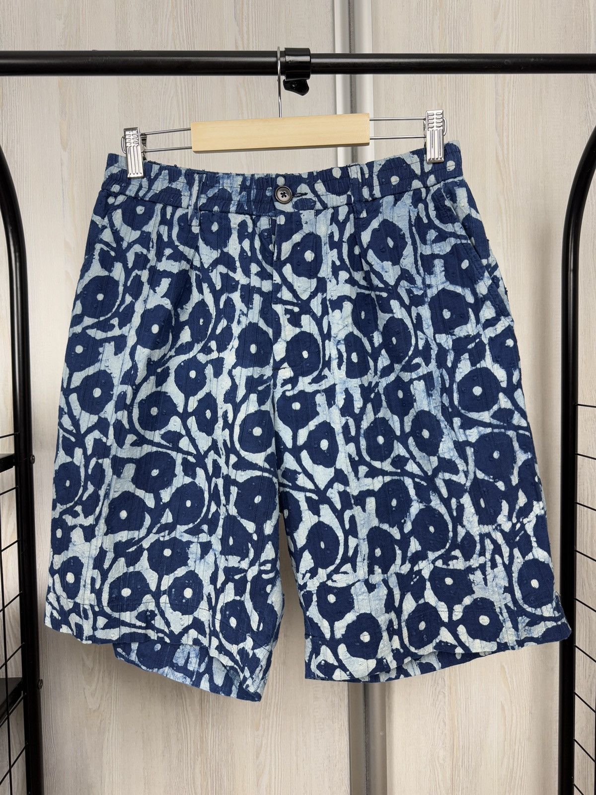 Universal Works Universal Works Pleated straight track shorts solid pattern Size US 30 / EU 46 - 2 Thumbnail