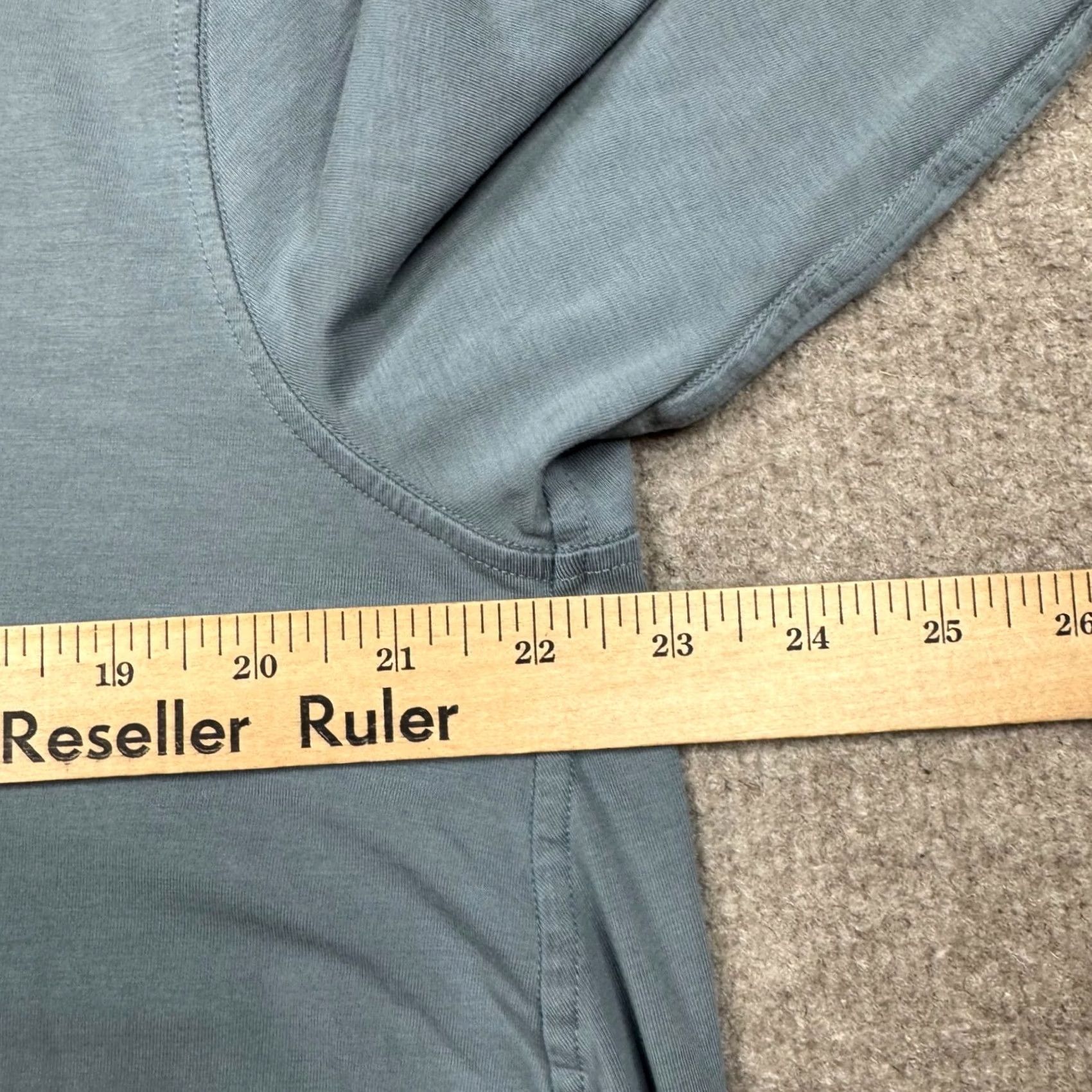 Lululemon Lululemon Women's Blue V Neck Pullover Long Sleeve Lightweight Tee Shirt Size 4 Size S / US 4 / IT 40 - 6 Thumbnail
