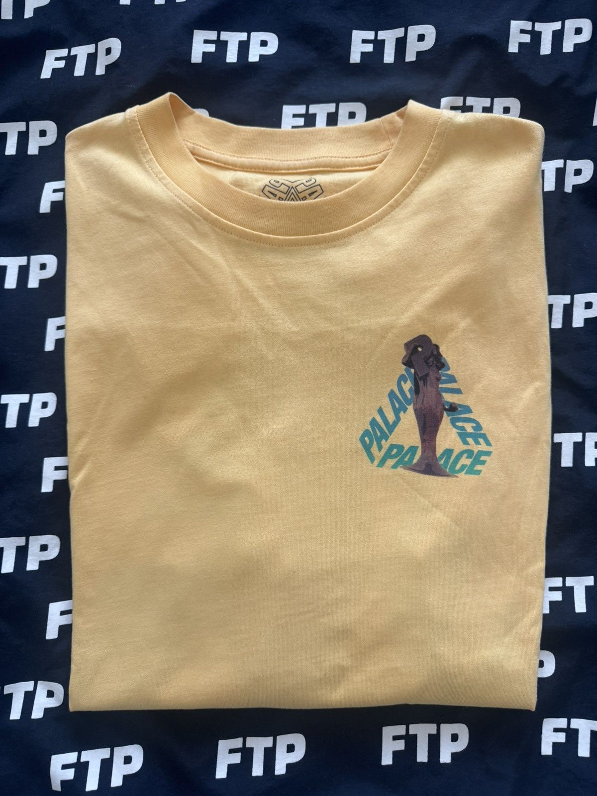 Palace Palace Rolls P3 Tee Size US L / EU 52-54 / 3 - 3 Thumbnail