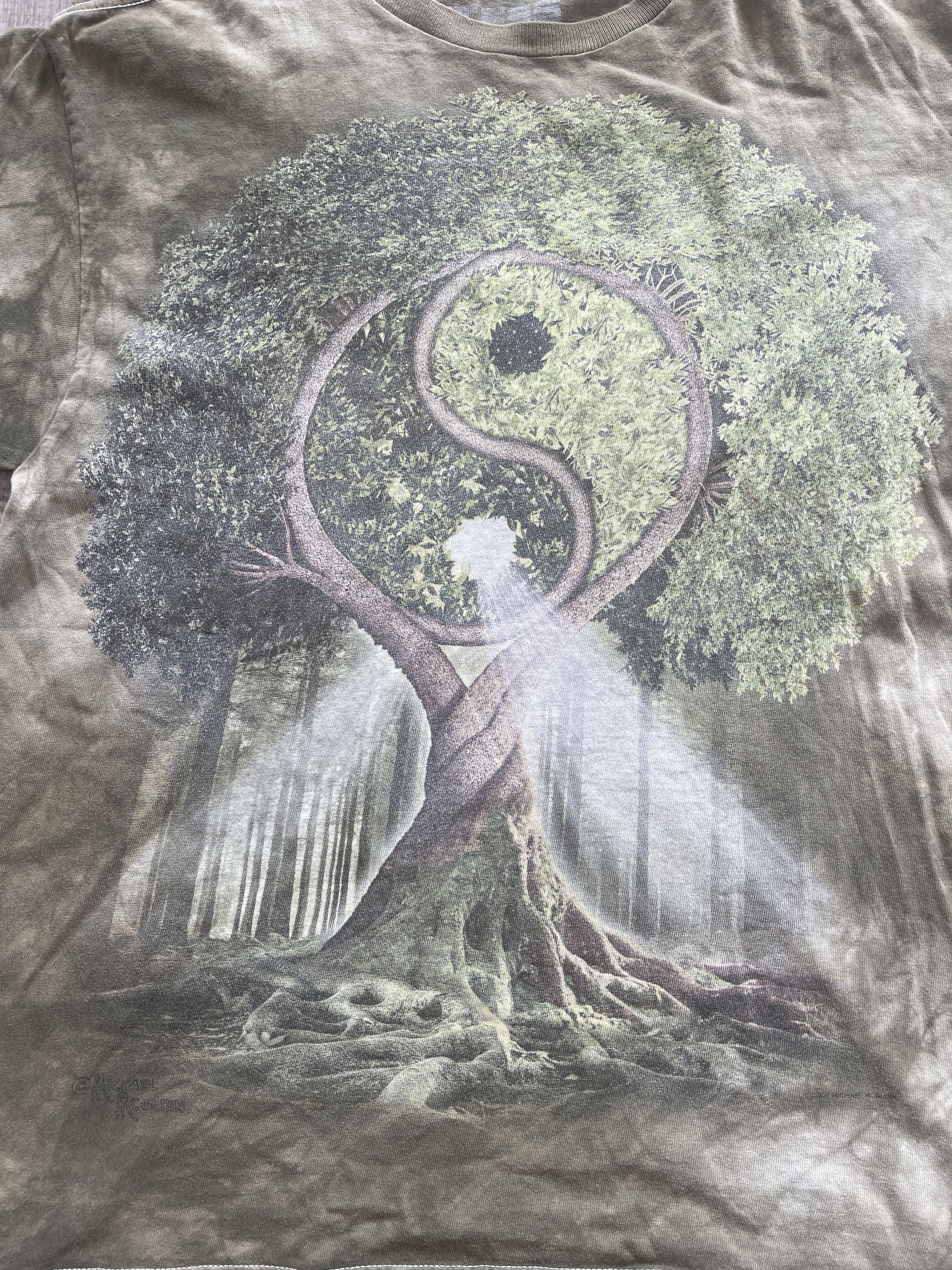 The Mountain The Mountain Man Adult T-Shirt, Green, L Yin Yang Tree Size US XS / EU 42 / 0 - 4 Thumbnail