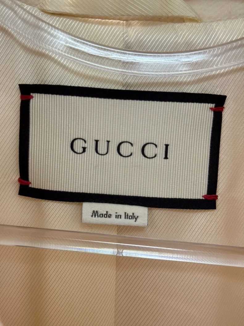 Gucci Gucci Size 36 White pearl button coat Size US S / EU 44-46 / 1 - 3 Thumbnail