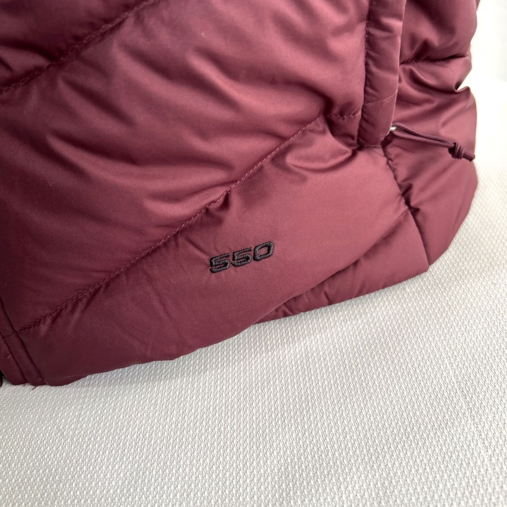 The North Face Women\'s L Burgundy Down Vest Sleeveless Puffer Full Zip 550