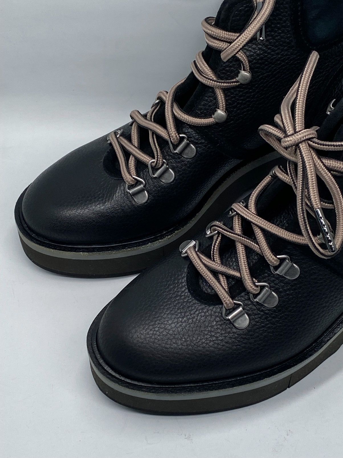 Robert Clergerie Clergerie Lace Up Leather booties size 37 Size US 7 / IT 37 - 3 Thumbnail