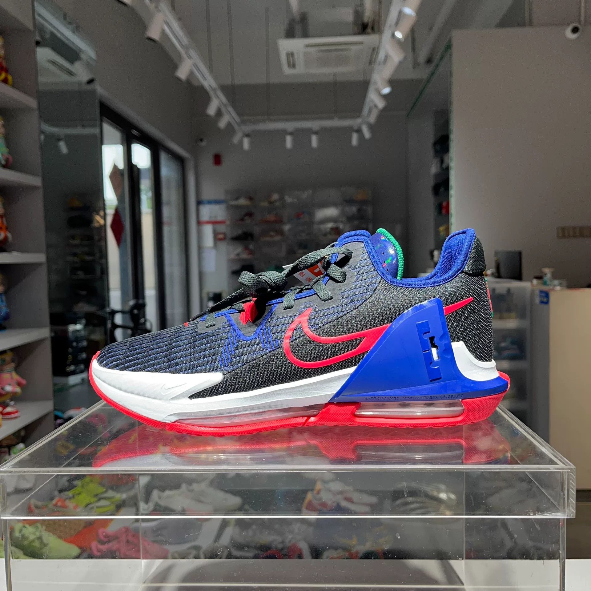 Nike Nike LEBRON Blue Lowtop Sneakers 13 Men Size US 13 / EU 46 - 1 Thumbnail