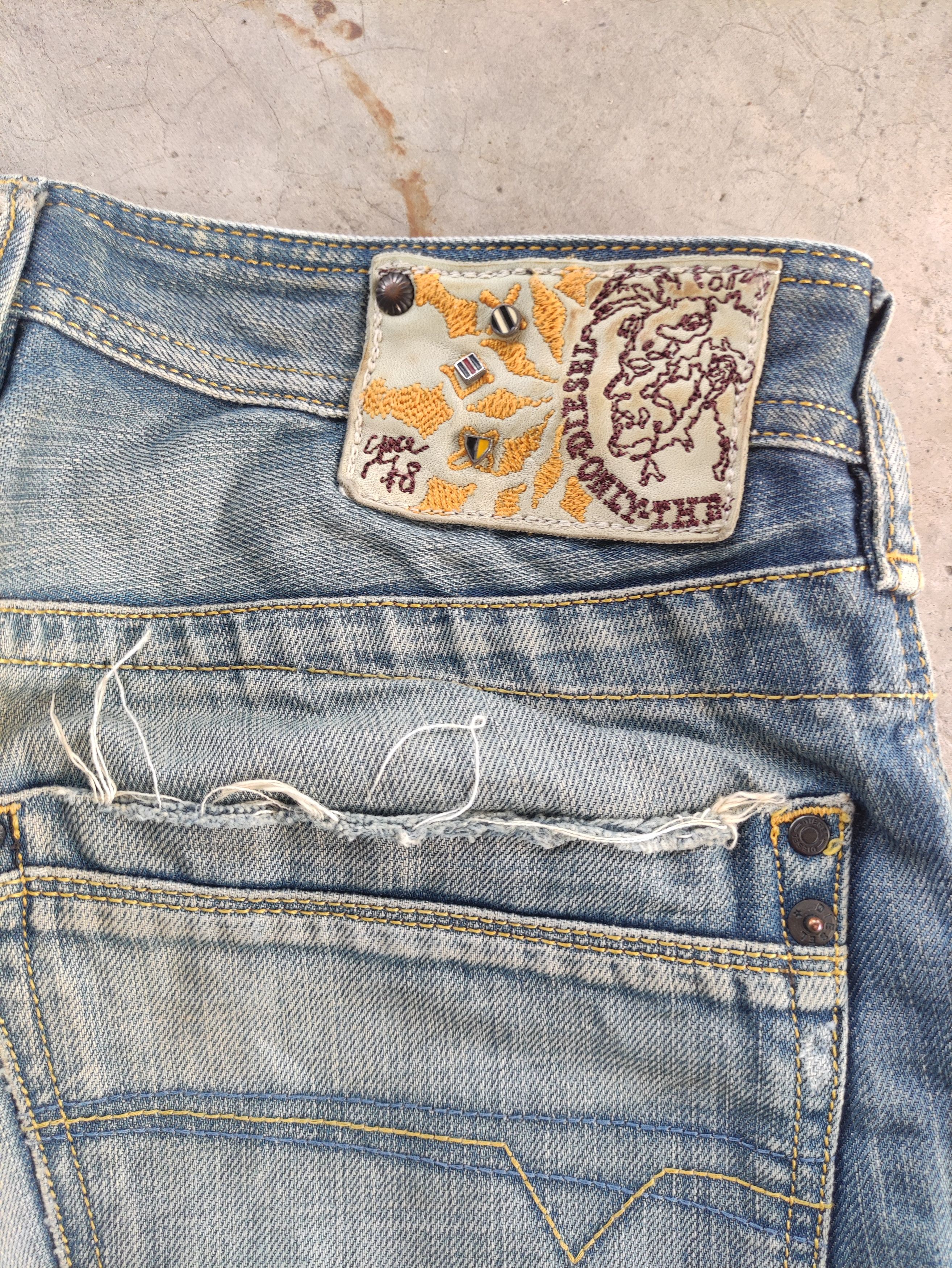 Diesel Vintage Diesel Timmen Button Jean Distressed Faded Size US 33 - 13 Thumbnail