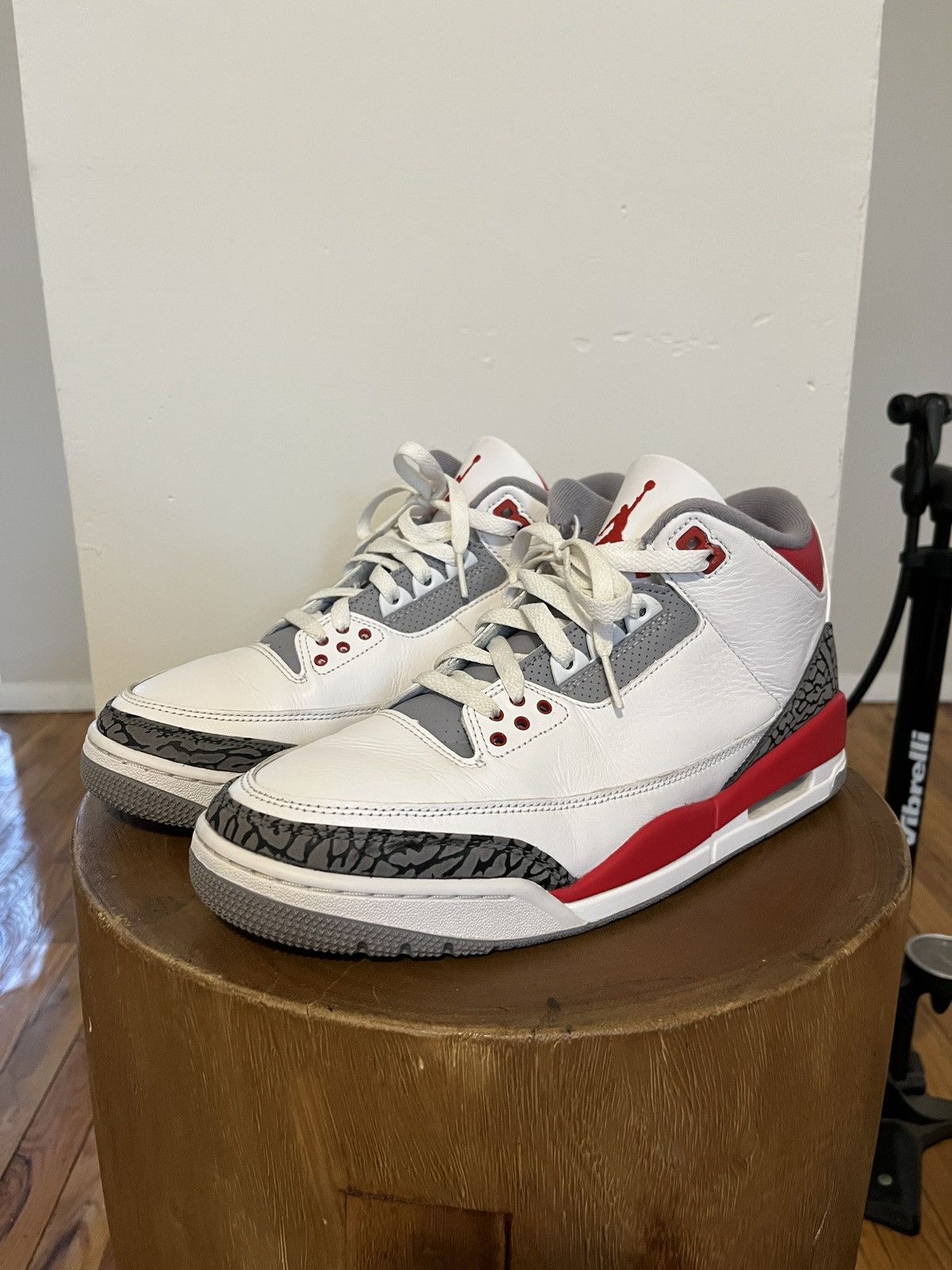 Jordan Brand Jordan 3 Retro Fire Red (2022) Size US 10 / EU 43 - 1 Thumbnail