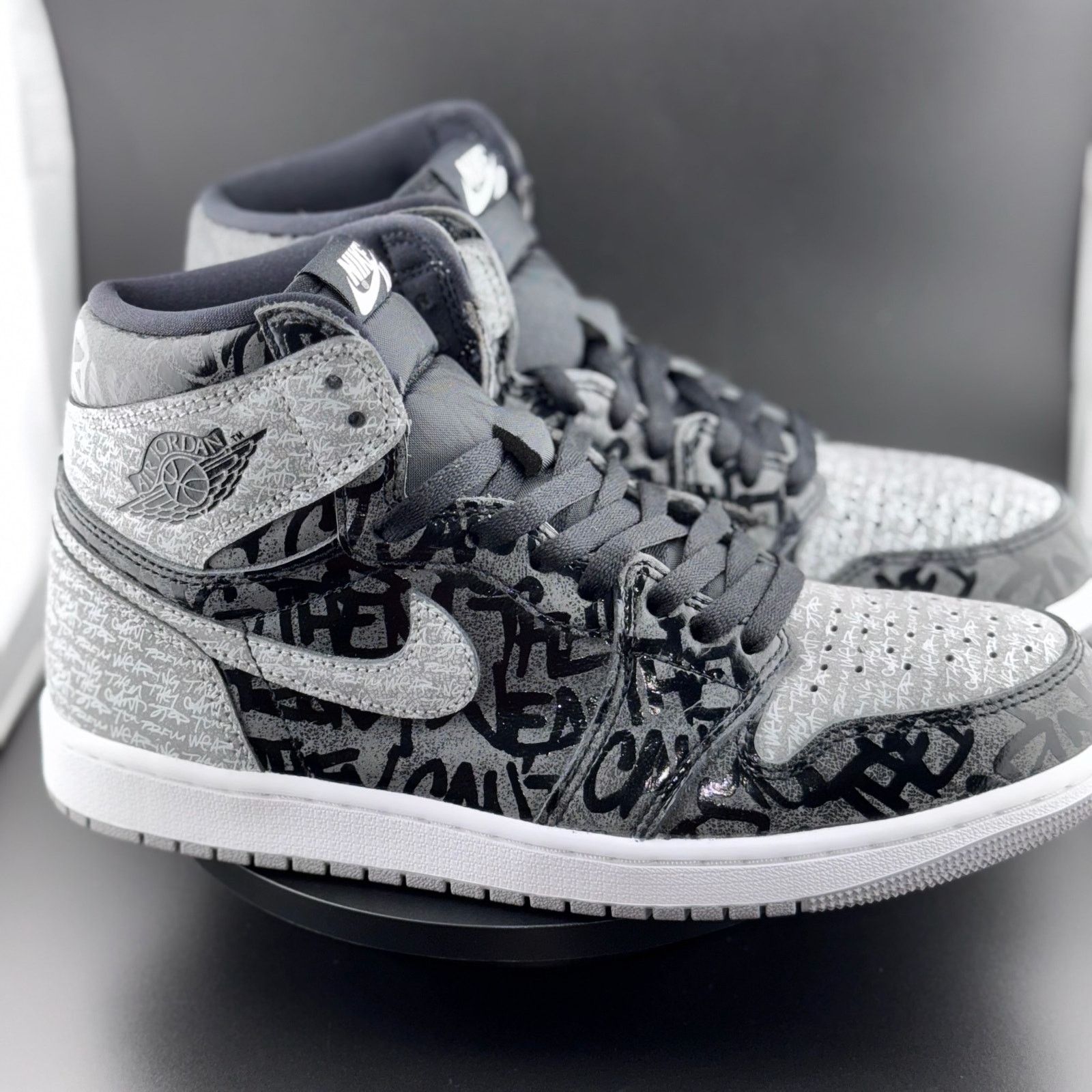Jordan Brand Jordan 1 Retro High OG Rebellionaire Size US 9.5 / EU 42-43 - 1 Thumbnail