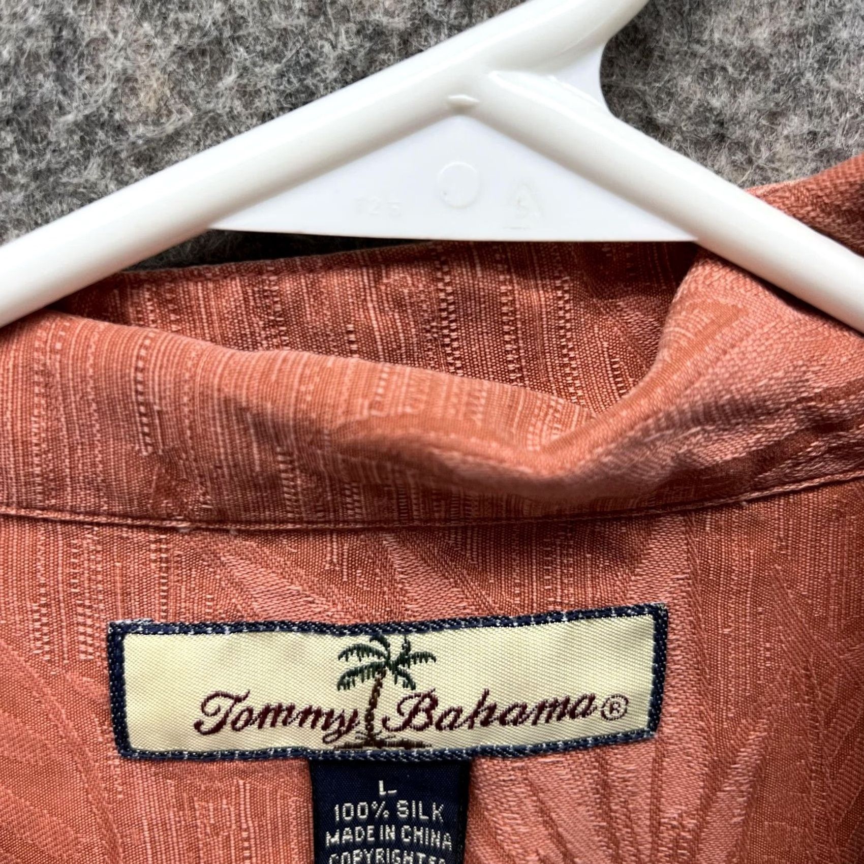 Tommy Bahama VINTAGE Tommy Bahama Shirt Men Large Adult Orange Silk Button-Down Casual/Formal/Workwear 48 in Chest Short Sleeve Button-Up Collared Regular Size US L / EU 52-54 / 3 - 6 Thumbnail