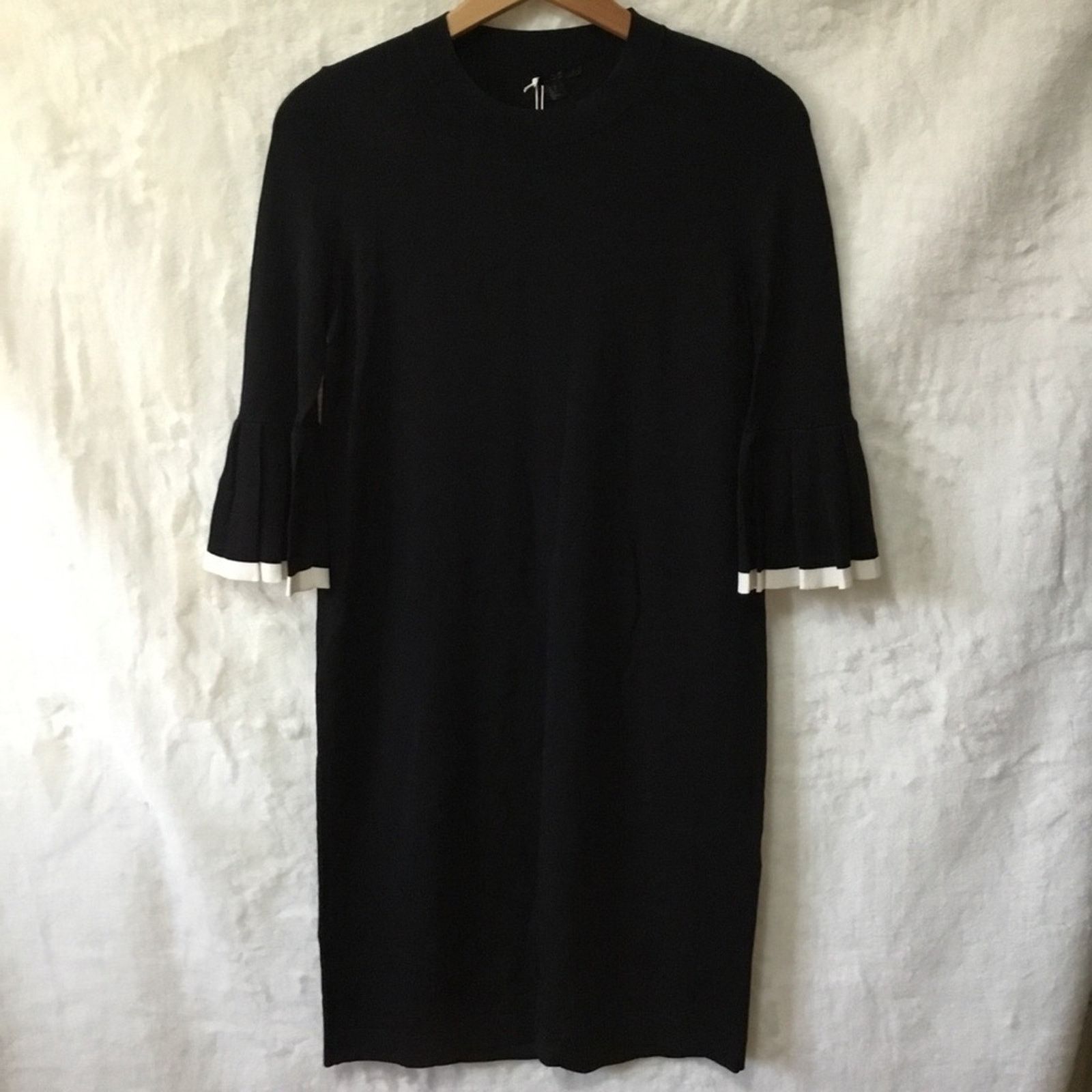 Cos COS Black Stretchy Dress with White Trim On Pleated Cuffs Size XS / US 0-2 / IT 36-38 - 5 Thumbnail
