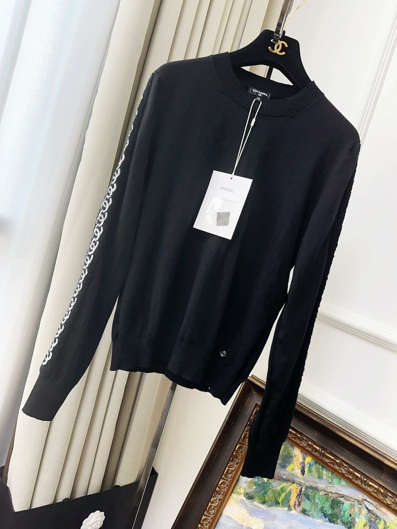 Chanel Chanel 23B black round neck knitted cuff embroidered sequi Size XS / US 0-2 / IT 36-38 - 1 Thumbnail