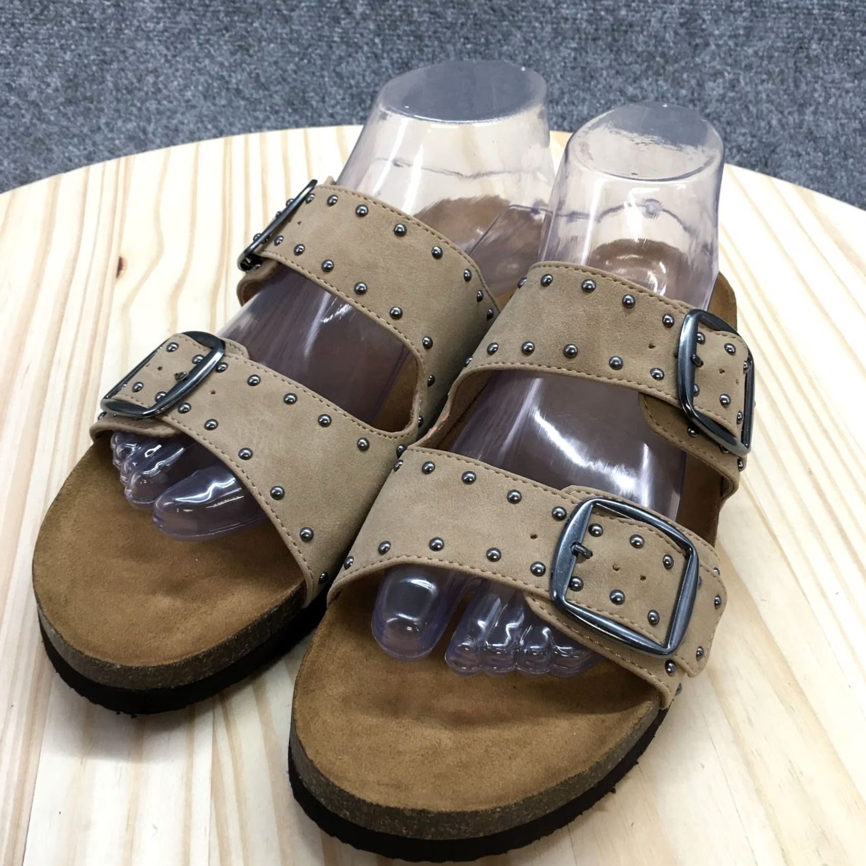 Vintage Universal Thread Sandals Womens 9 Casual Slip-On Buckle Brown Faux Suede Sandal Womens 9 Brown Slip-On Buckle Sandal Casual Size US 9 / IT 39 - 3 Thumbnail