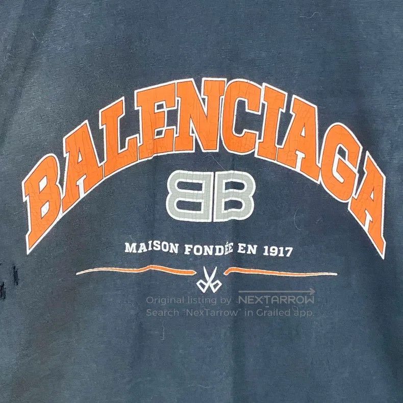Balenciaga Balenciaga Distressed Logo Short Sleeve Size US S / EU 44-46 / 1 - 3 Thumbnail