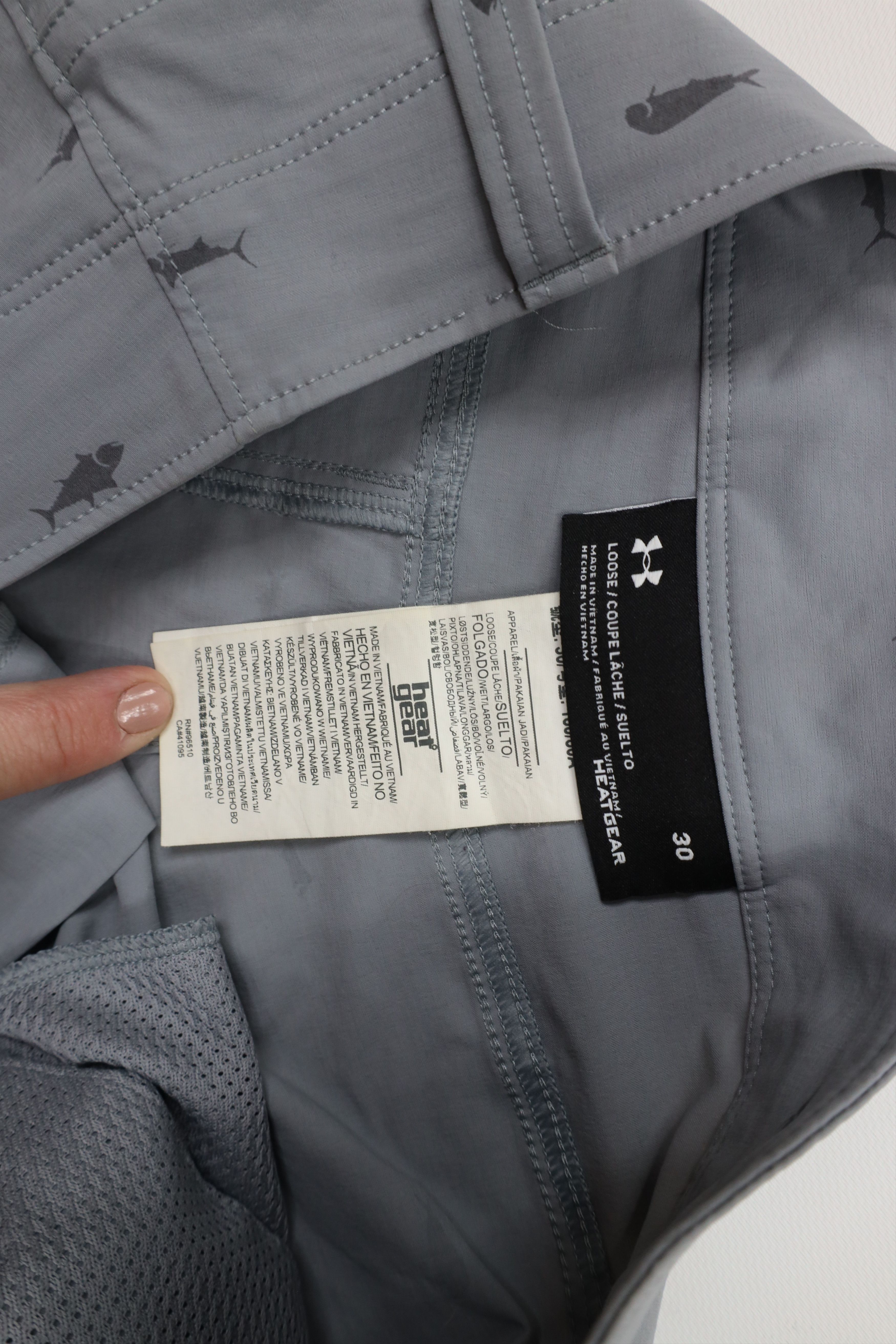 Under Armour × Vintage Under Armour HeatGear Fish All Over Print Cargo Shorts Gray Size US 30 / EU 46 - 8 Thumbnail