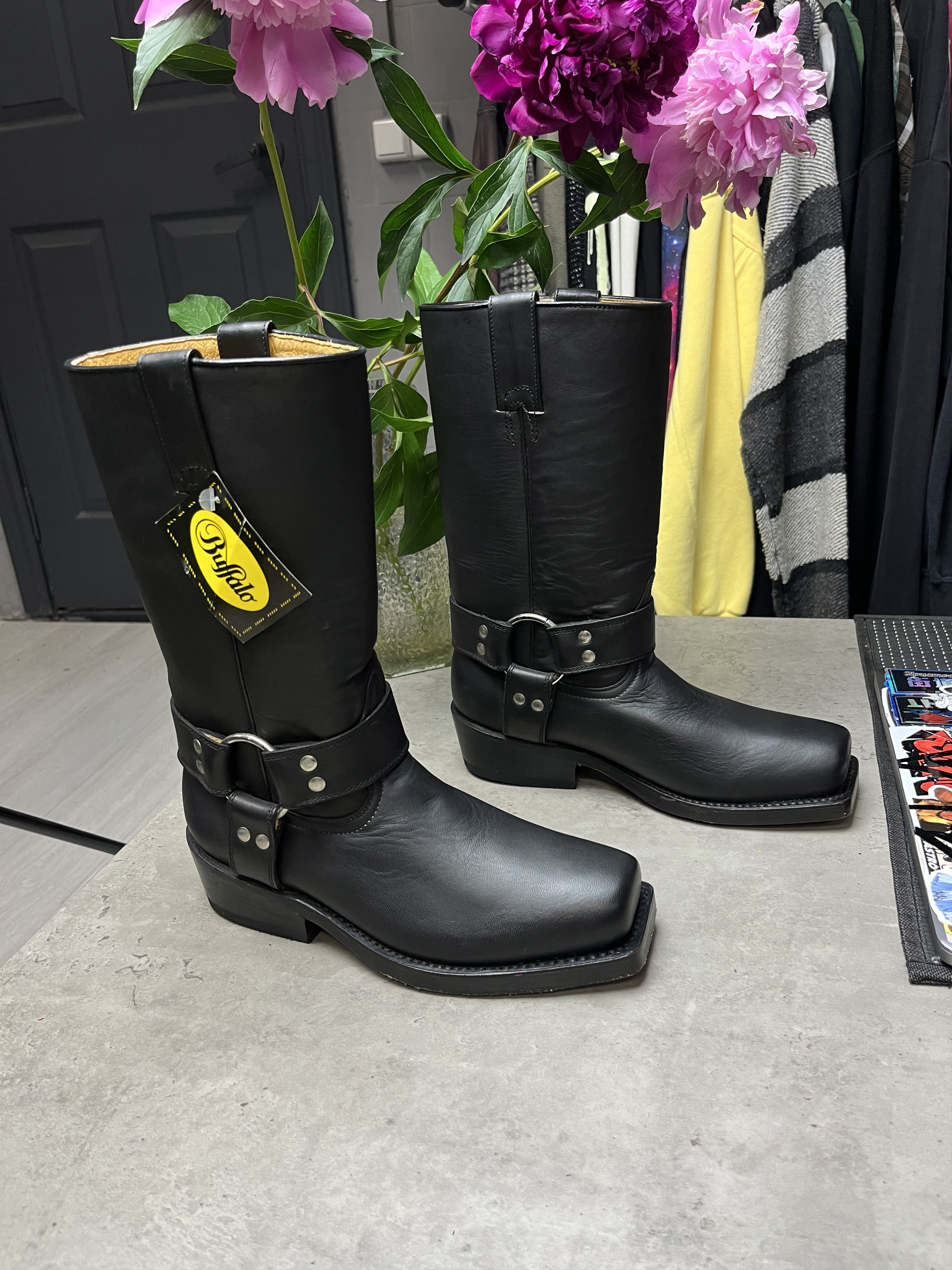 Buffalo London 1990s BUFFALO BLACK LEATHER HARNESS BIKER BOOTS - 5109 Size US 6 / EU 39 - 1 Thumbnail