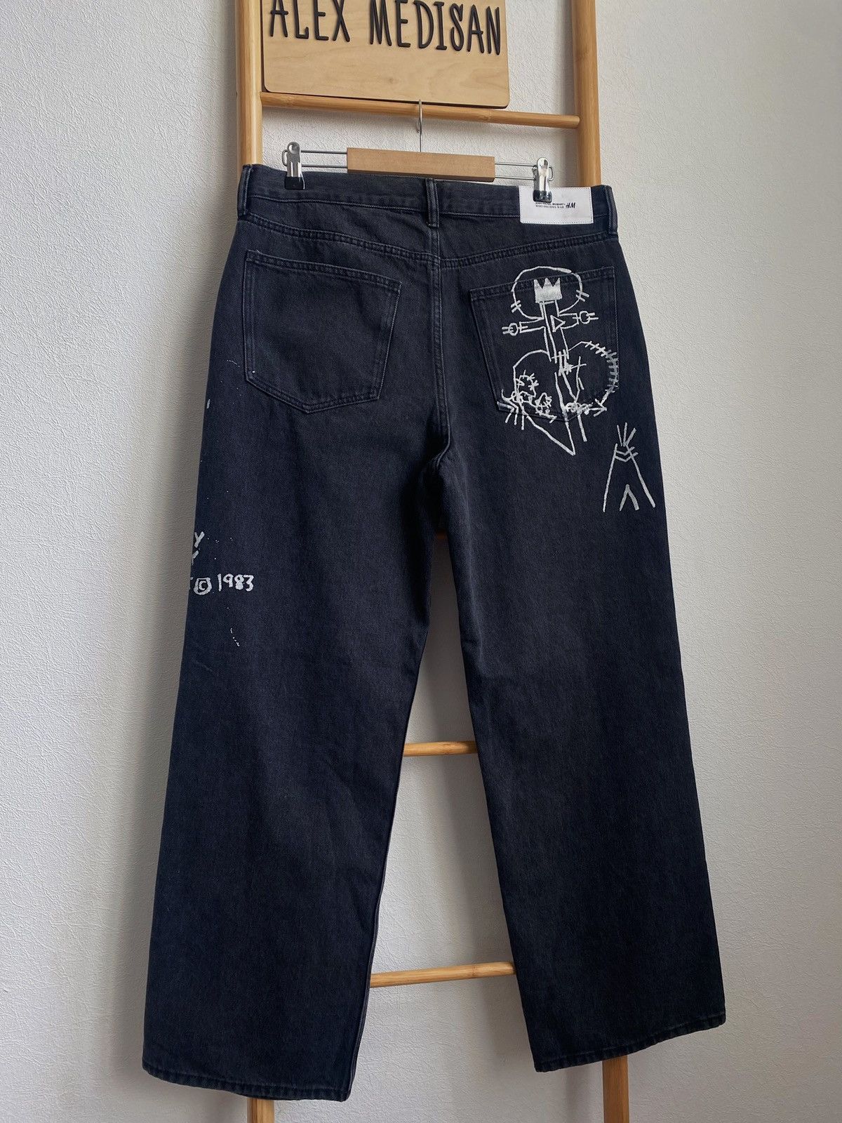 H&M × Jean-Michel Basquiat × Who Decides War Who Decides War Baggy denim jeans H&M x Basquiat x Ev&Tela Size US 33 - 4 Thumbnail