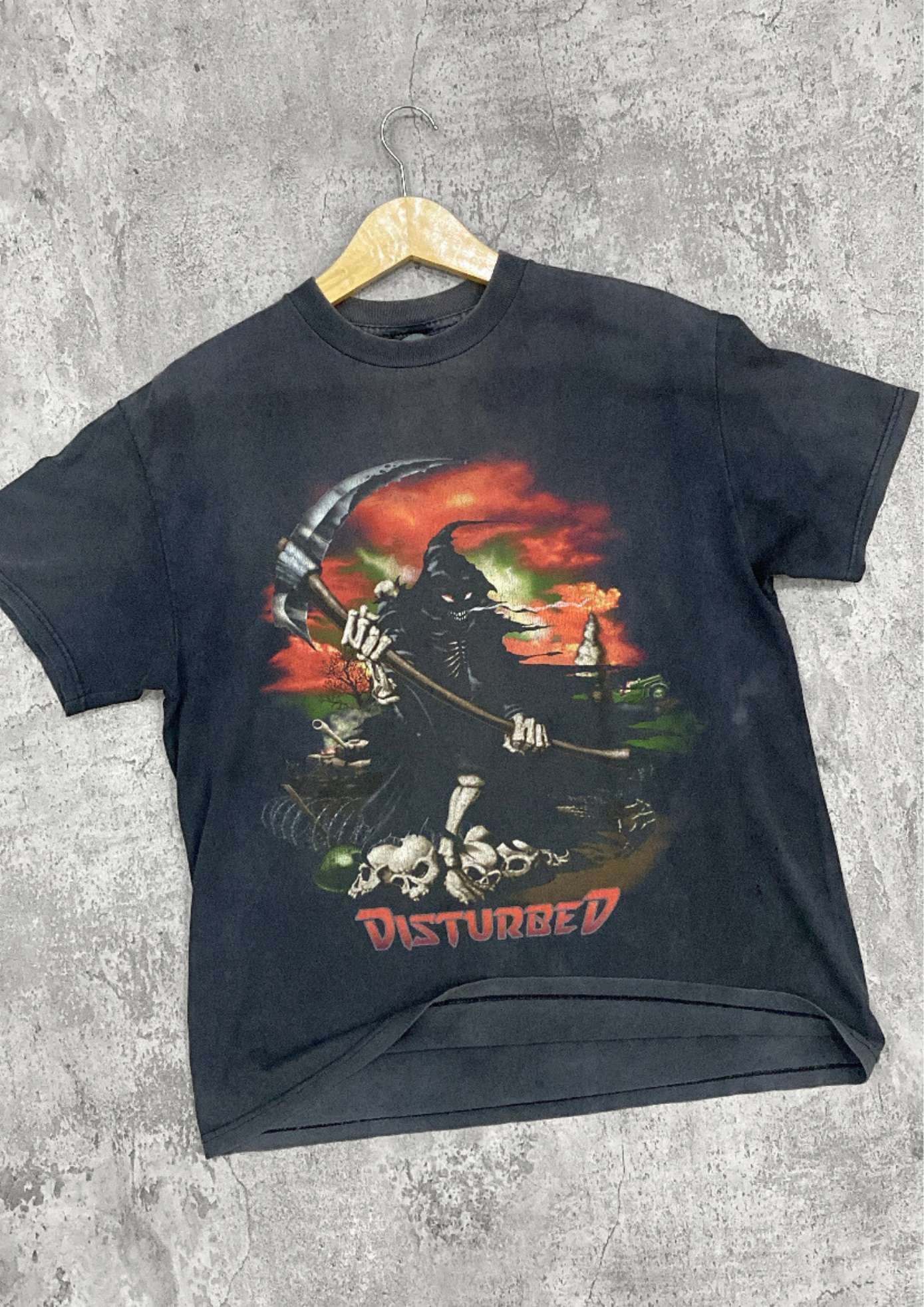 Band Tees Vintage Disturbed Sun Faded Black Band Tee Size US XL / EU 56 / 4 - 2 Thumbnail