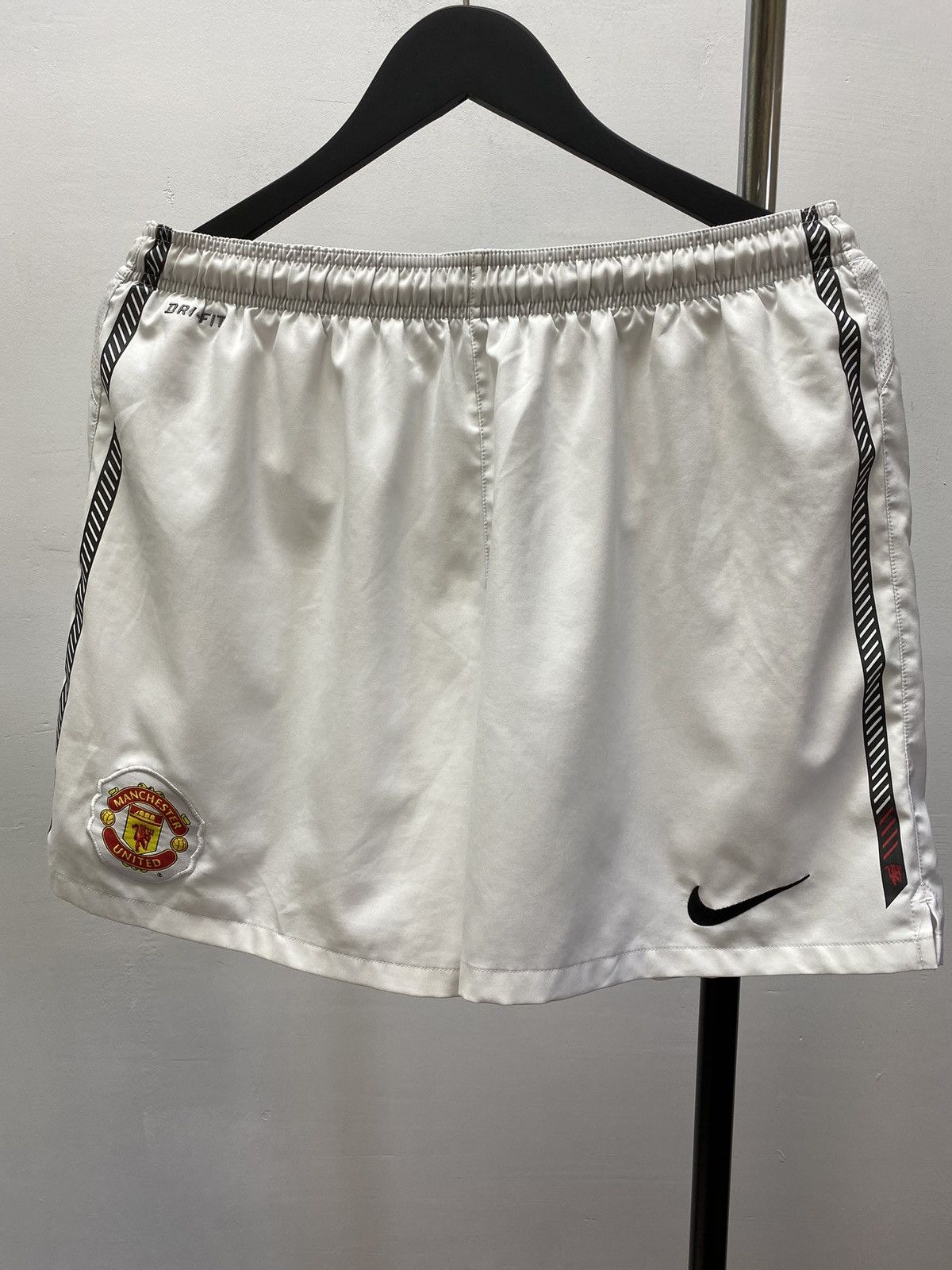 Nike Nike Manchester United 2010 2011 Football Soccer Shorts Size US 32 / EU 48 - 8 Thumbnail