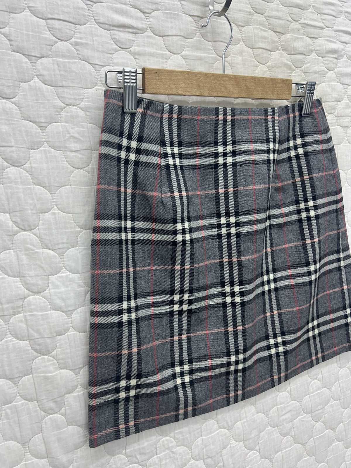 Burberry BURBERRY NOVA CHECK MINI SKIRT WOOL Size 26" / US 2 / IT 38 - 2 Thumbnail