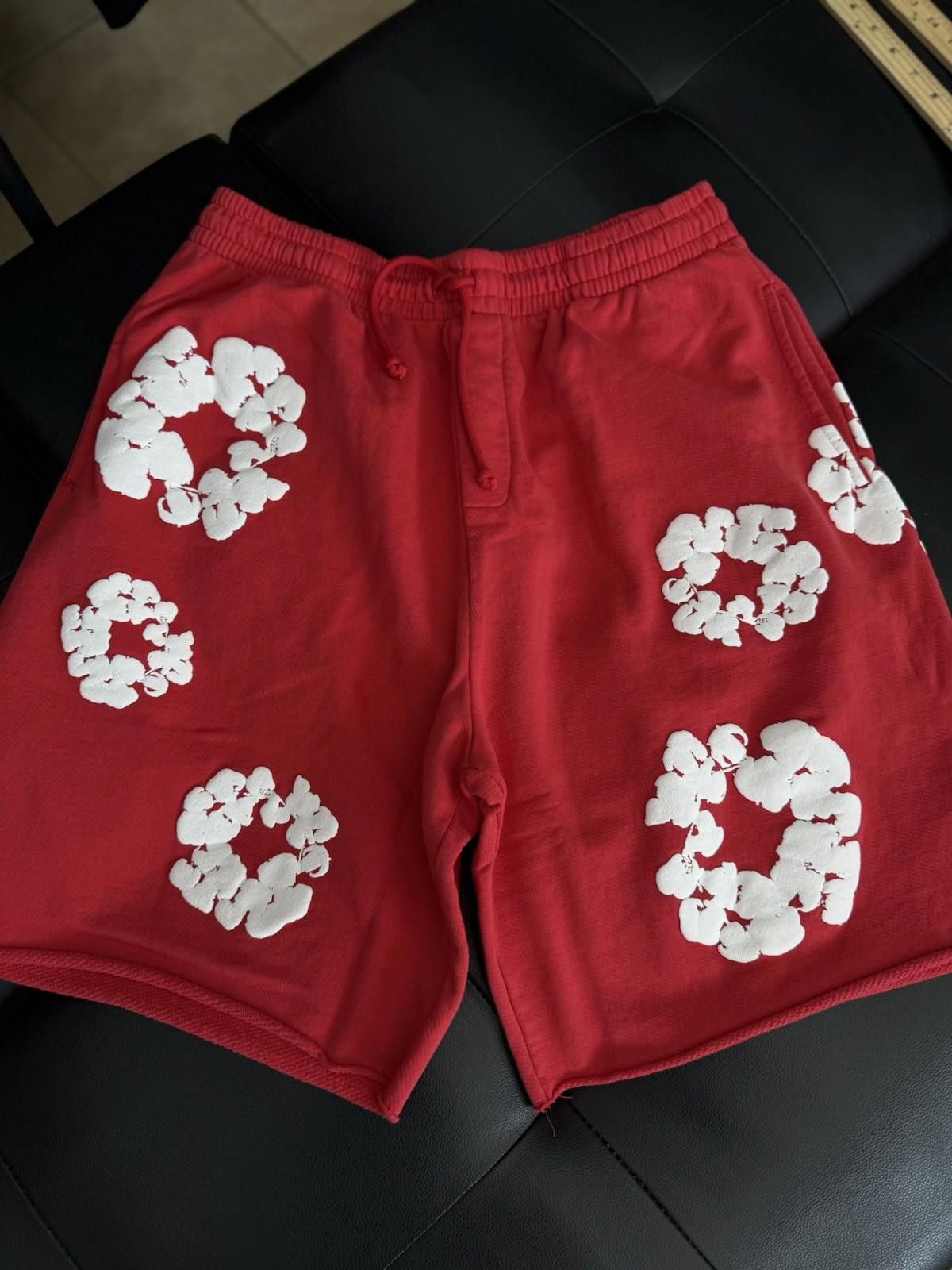 DENIM TEARS Denim Tears Cotton Wreath Shorts Red |BRAND NEW (Large) Size US 34 / EU 50 - 6 Thumbnail