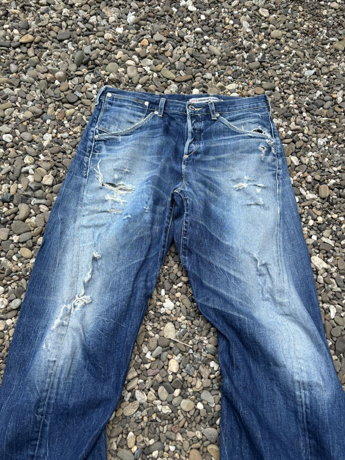 Vintage Levis Engineered Twisted Leg Distressed Jeans