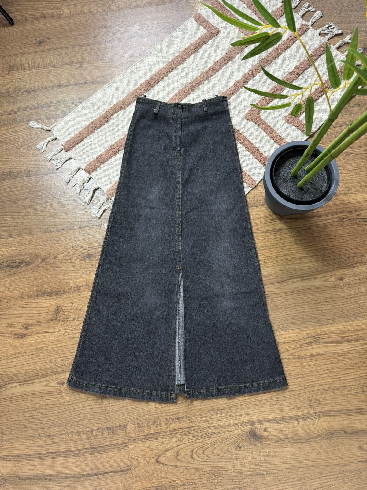 Vintage VINTAGE TULIP 2000s MAXI WASHED DENIM FLARE SKIRT Size 26" / US 2 / IT 38 - 2 Thumbnail