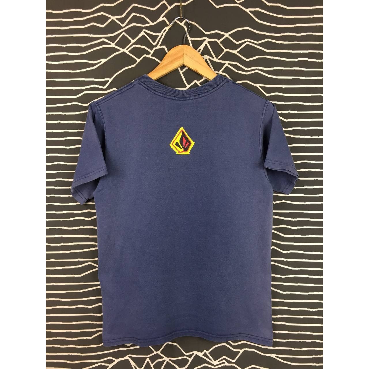 Vintage × Volcom Vtg Y2K Volcom Spell Out Logo Skateboards Surfwear Tee Size US S / EU 44-46 / 1 - 7 Thumbnail