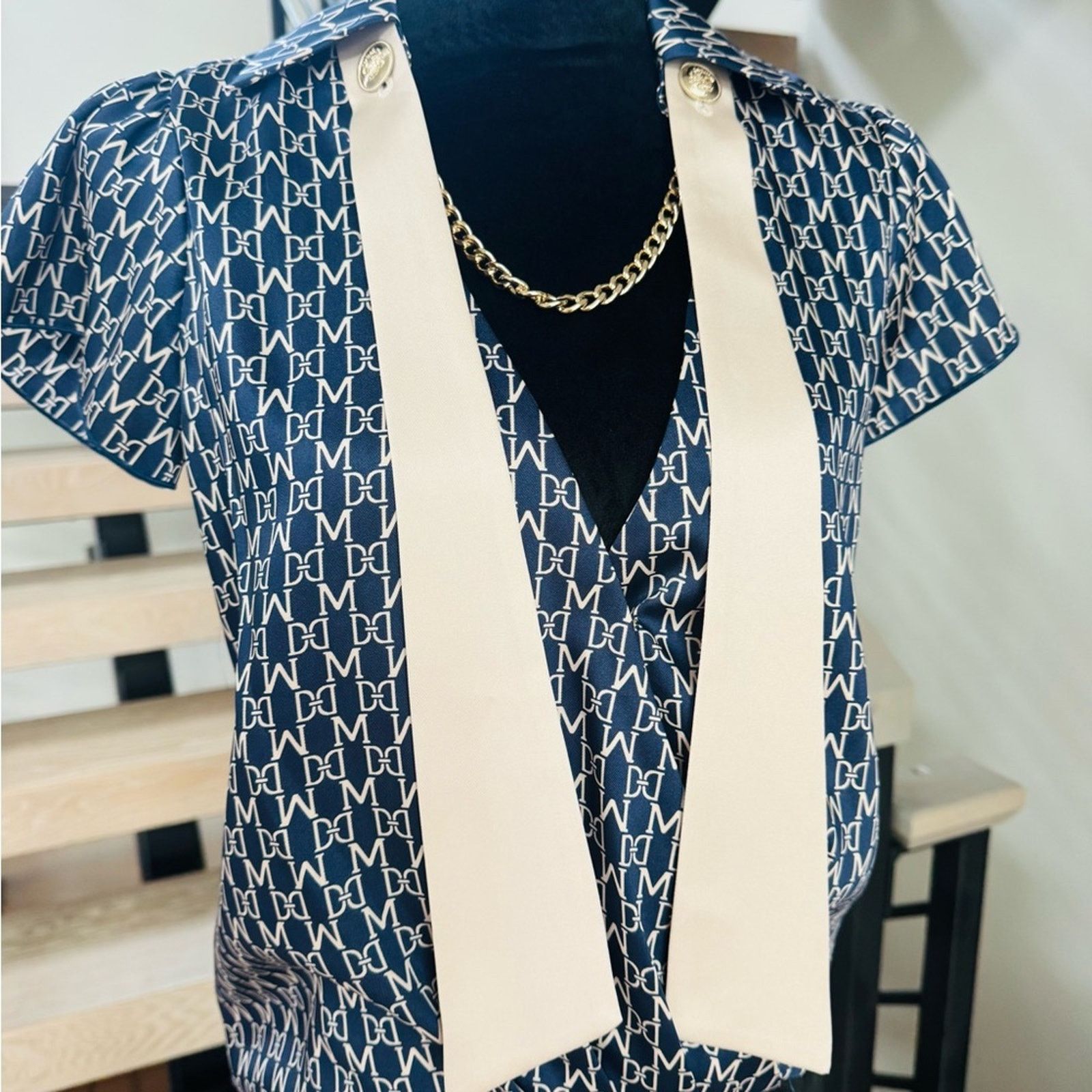 Other New Marciano Chic Navy Patterned Blouse with Tie & Chain XS Size S / US 4 / IT 40 - 11 Thumbnail