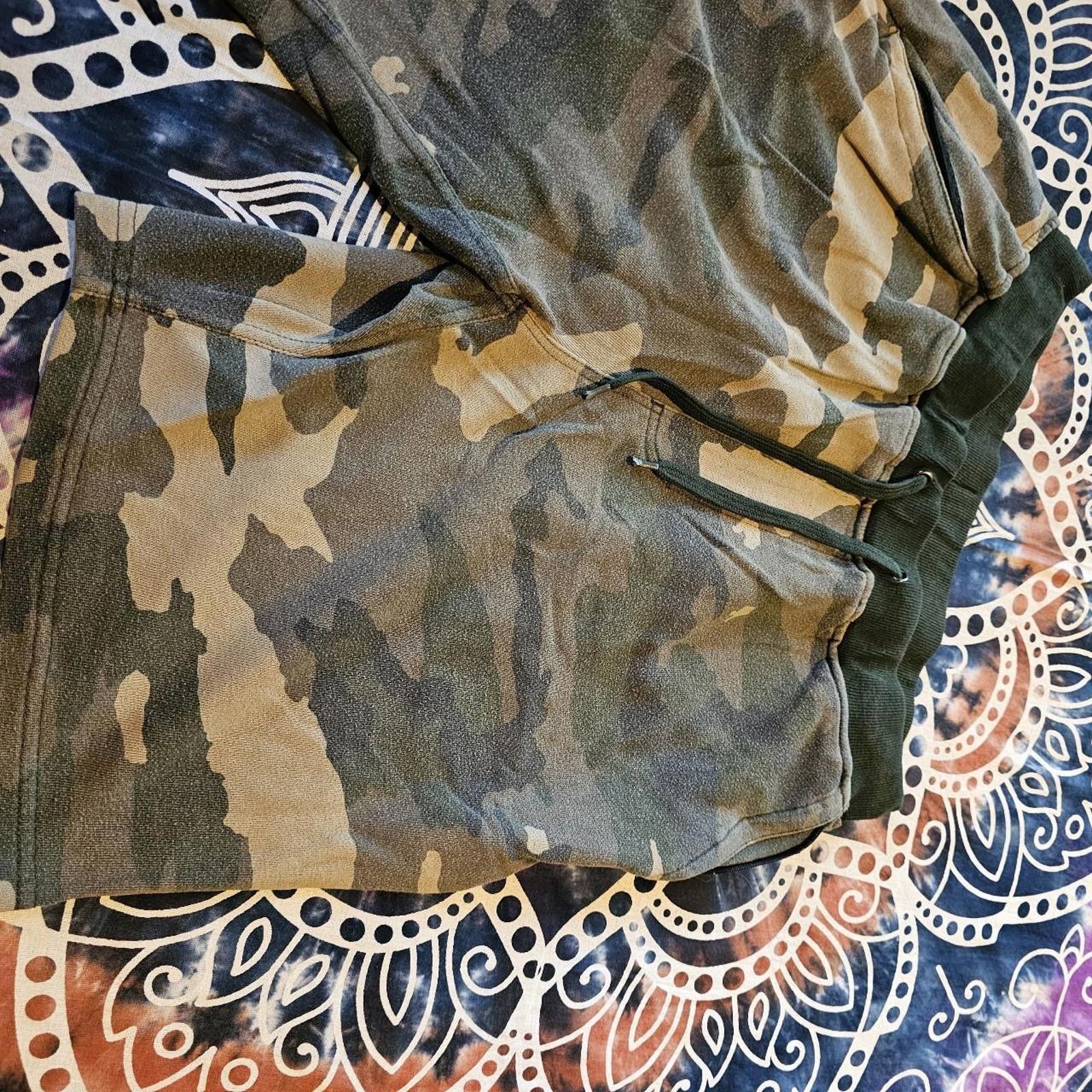 Other Men's CAMO SWEAT SHORTS Size US 32 / EU 48 - 3 Thumbnail