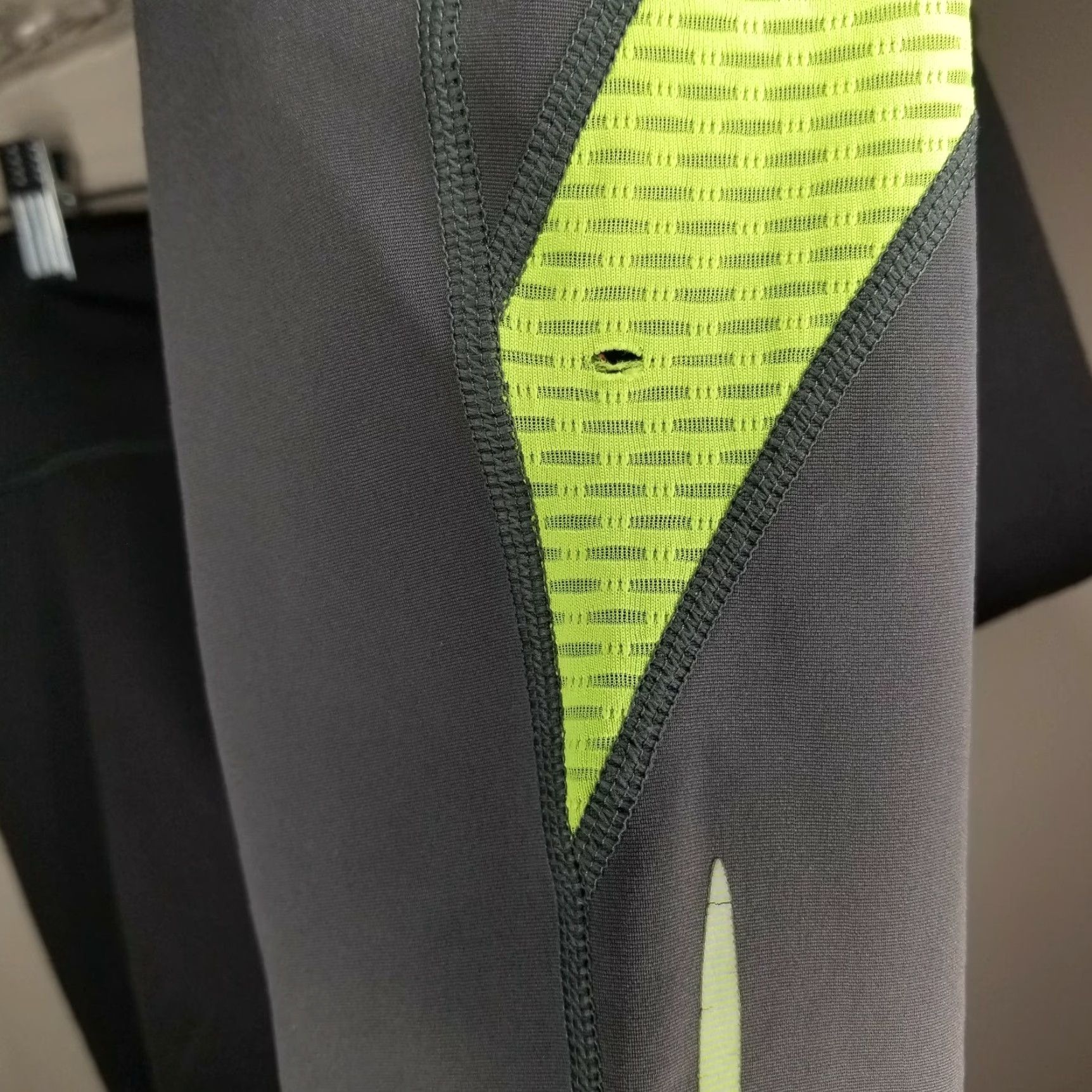 Under Armour UNDER ARMOUR Women’s Gray Green Yoga Pants Activewear M-XL Inseam 27" Waist 16" Size 32" / US 10 / IT 46 - 2 Thumbnail