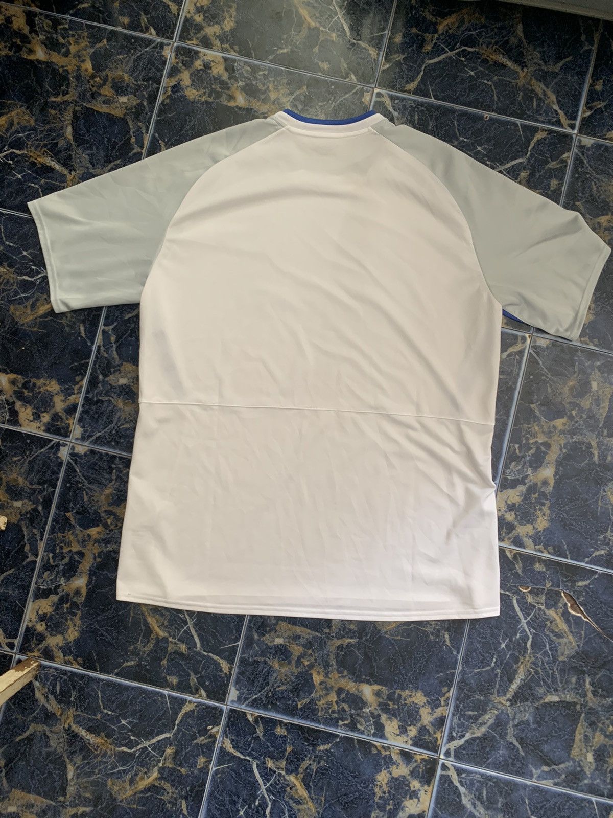 Umbro 2019-20 Everton Umbro white jersey size X-Large Size US XL / EU 56 / 4 - 7 Thumbnail