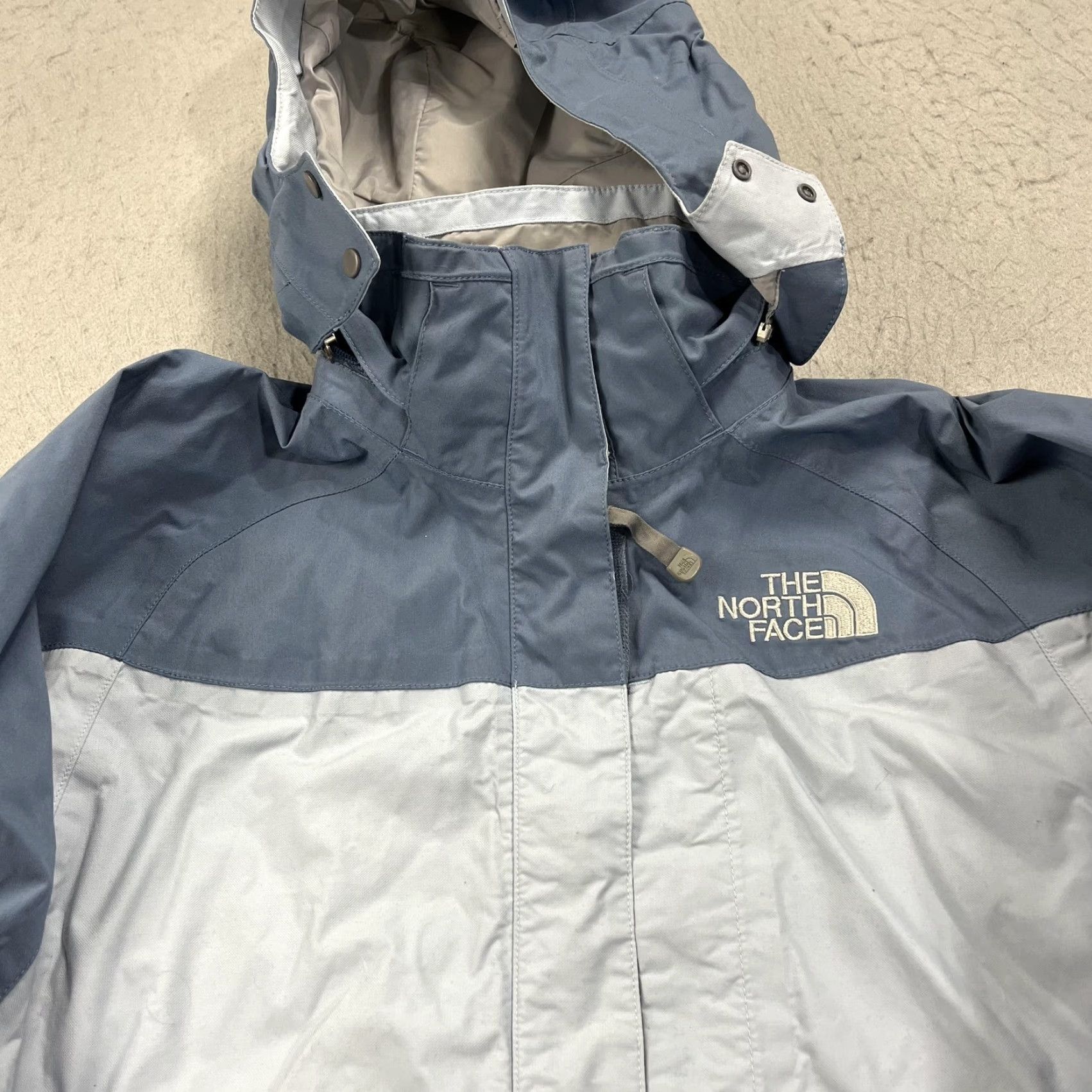 The North Face The North Face Jacket Womens Small Gray HyVent Hooded Waterproof Ski Rain Size S / US 4 / IT 40 - 2 Thumbnail