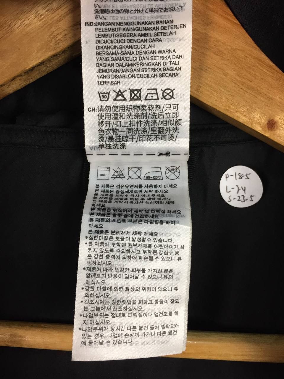 Adidas Adidas Black Tokyo Running Graphic Windbreaker Jacket Hooded Size US S / EU 44-46 / 1 - 12 Thumbnail