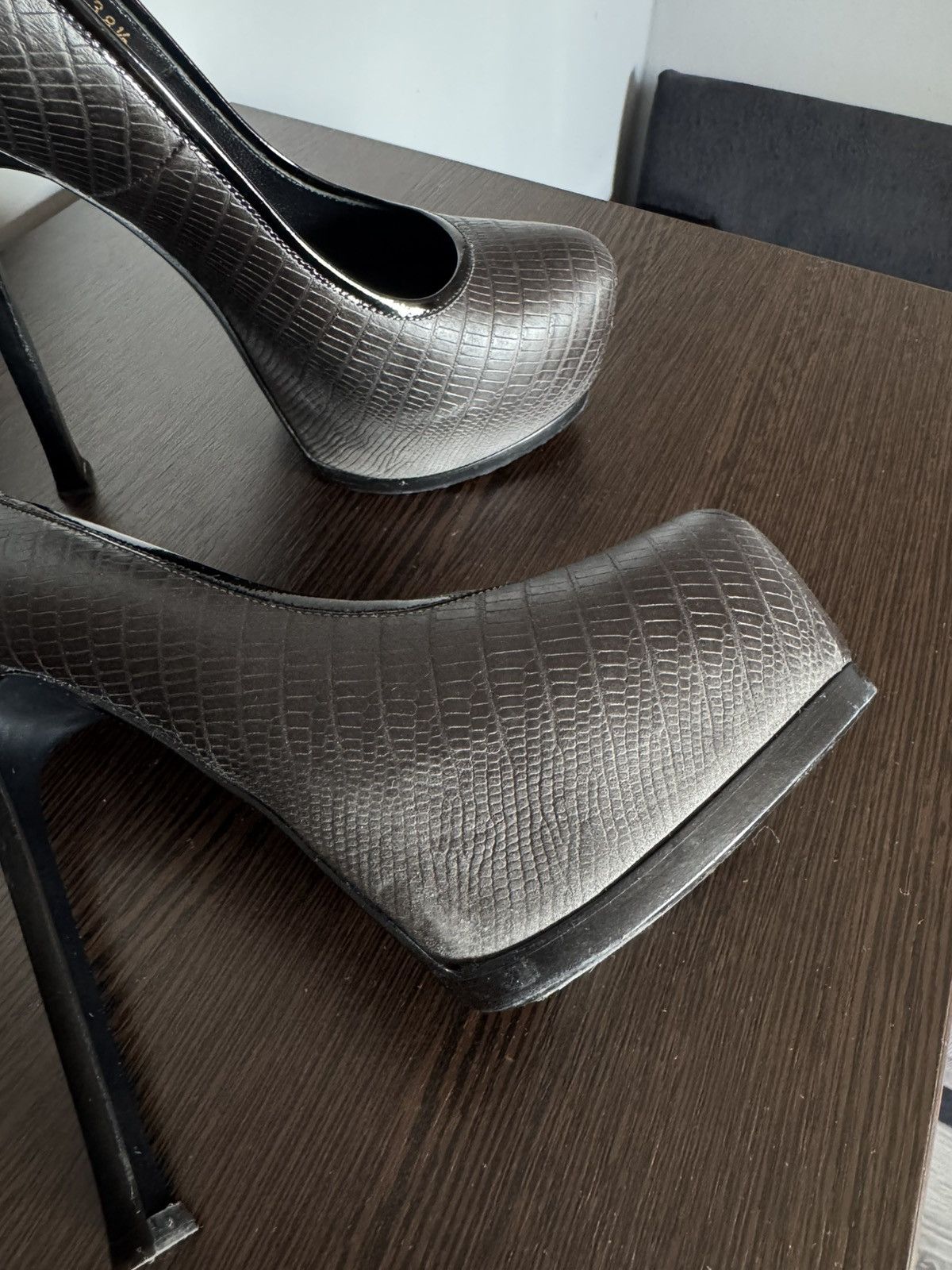 Yves Saint Laurent YSL Yves Saint Laurent Tribtoo105 Embossed Snake Pumps Shoes Size US 8 / IT 38 - 13 Thumbnail