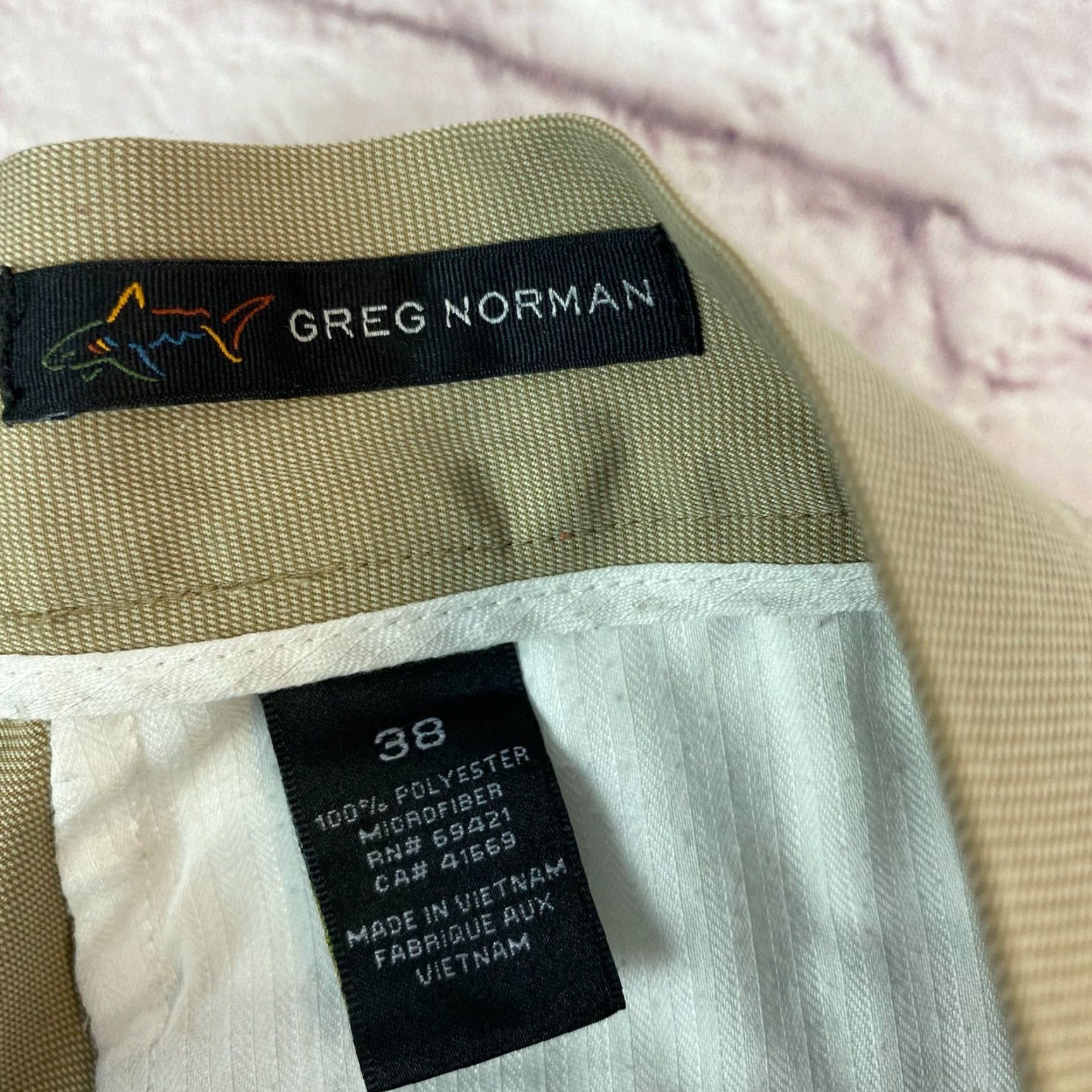 Vintage Greg Norman Mens Golf Shorts 38 Khaki Chino Shark Pleated Performance Size US 38 / EU 54 - 5 Thumbnail