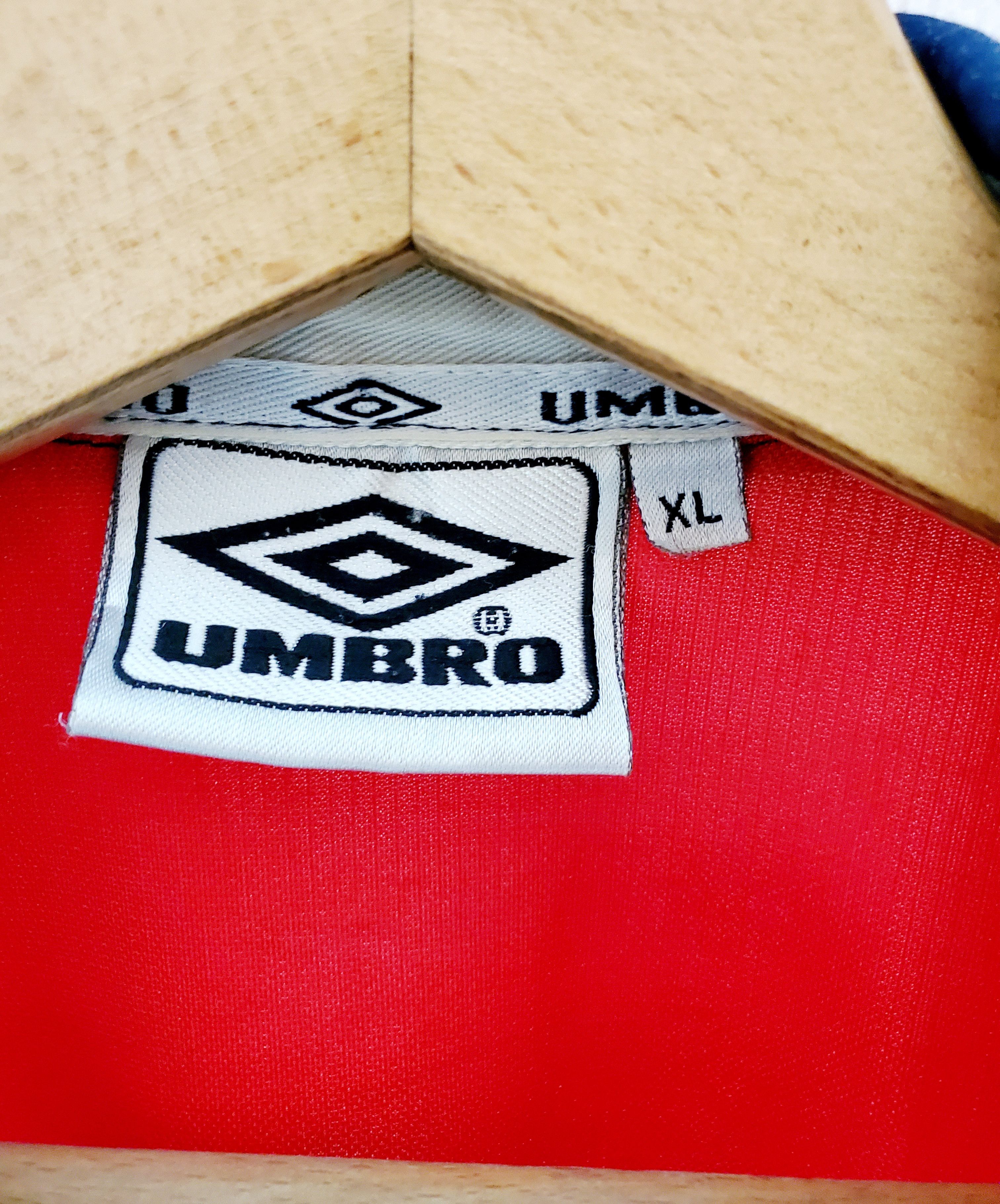 Umbro × Vintage Vintage 90s Umbro Chile National soccer jersey size Xl Size US XL / EU 56 / 4 - 3 Thumbnail