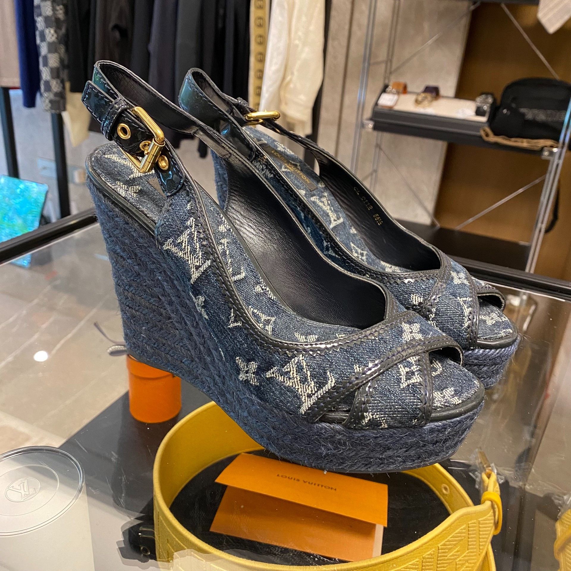 Louis Vuitton Louis Vuitton Denim Sandals us_5 Women Size US 5 / IT 35 - 1 Thumbnail