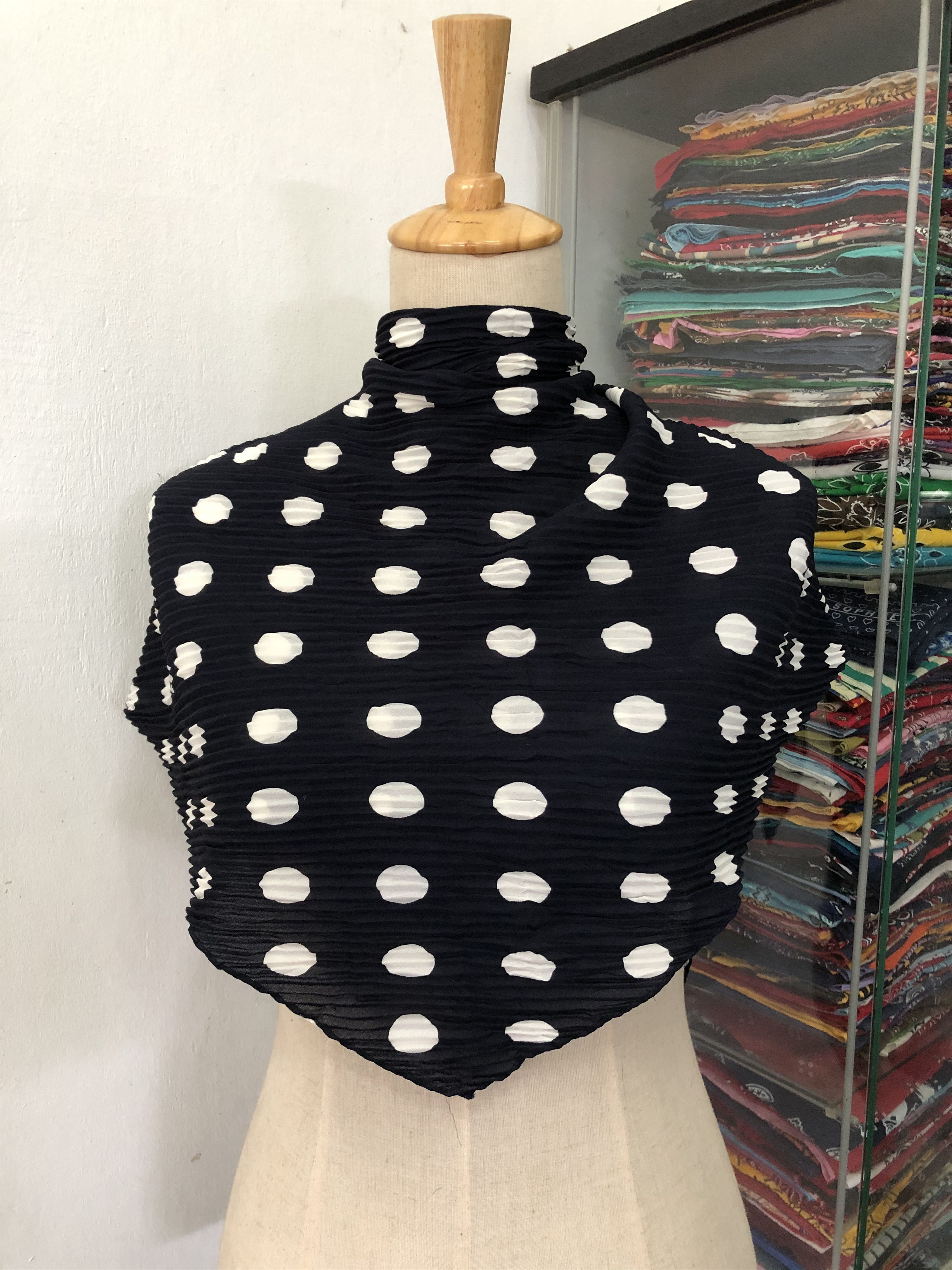 Vintage Vintage Silk Scarf Size ONE SIZE - 1 Thumbnail