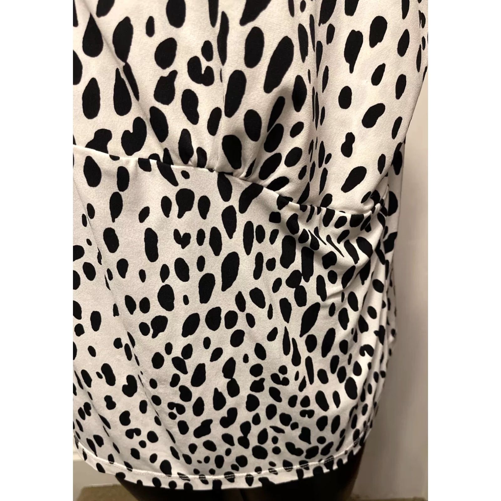 Vintage VINTAGE 1X Rafaella Woman Sleeveless V-Neck Animal Print Ivory & Black Top Womens Size XL / US 12-14 / IT 48-50 - 4 Thumbnail