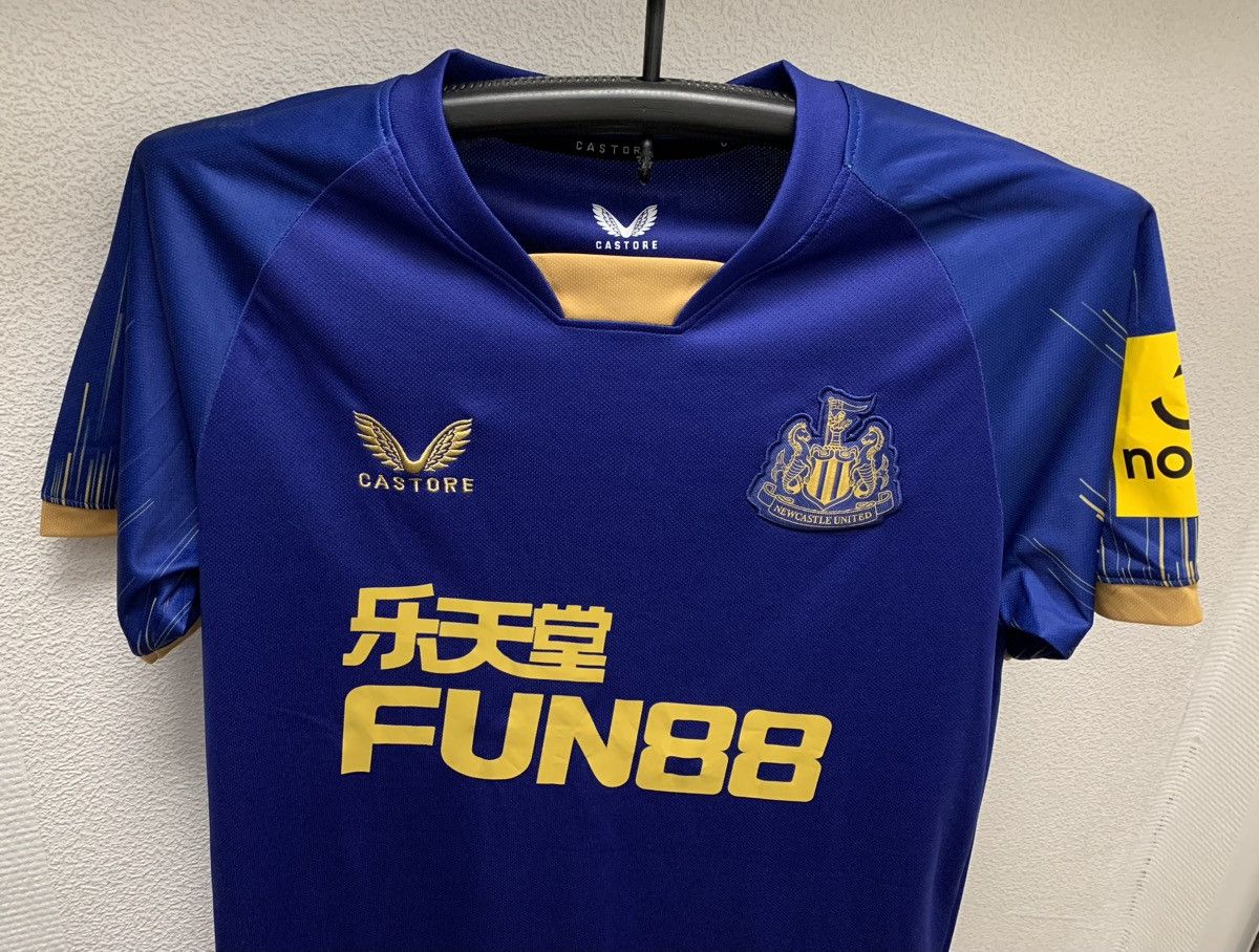 Other Newcastle United castore soccer jersey M Fun88 APL Size US M / EU 48-50 / 2 - 3 Thumbnail