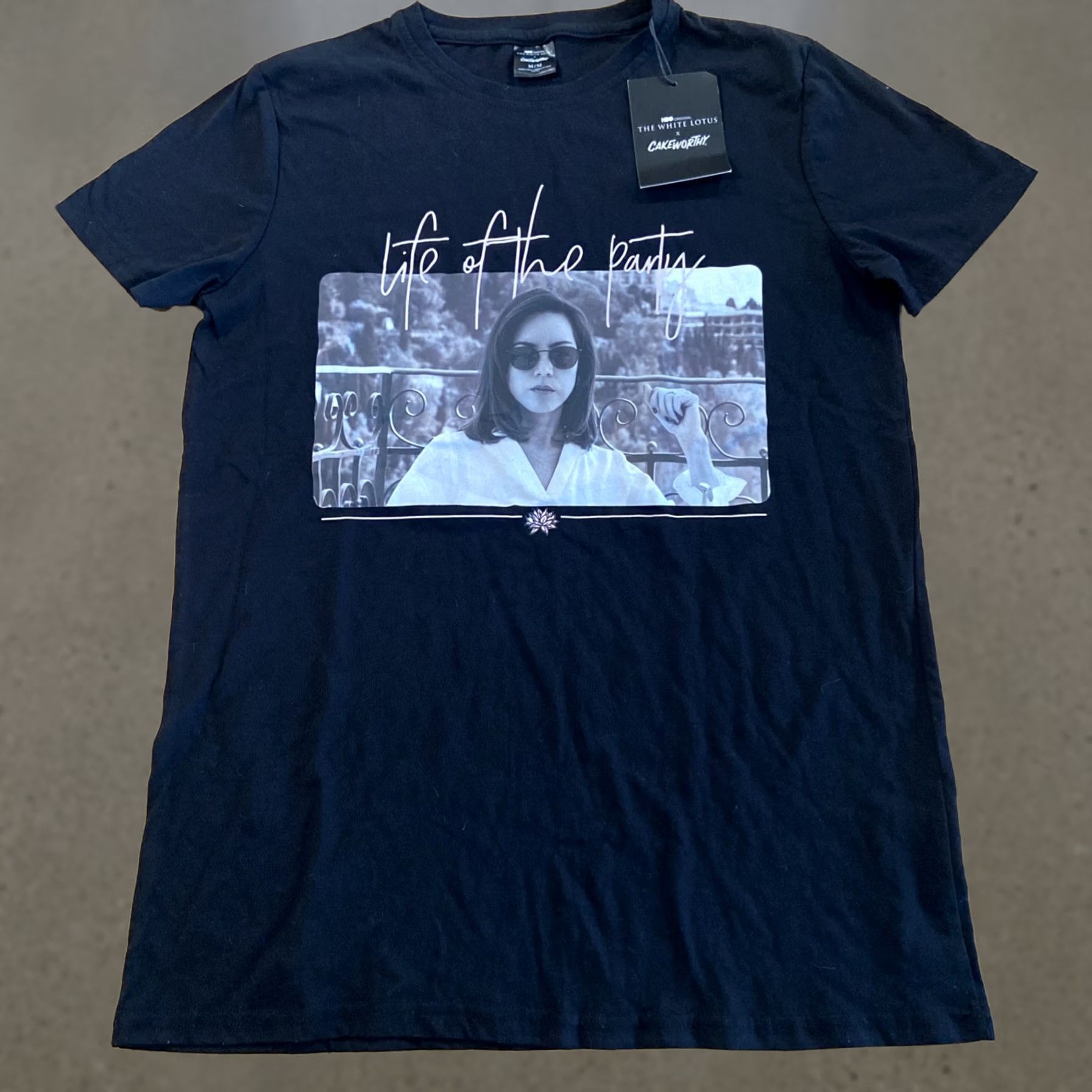 Vintage Cakeworthy T Shirt Black M White Lotus HBO Original Life Of The Party Graphic Print Adult Size US M / EU 48-50 / 2 - 1 Thumbnail