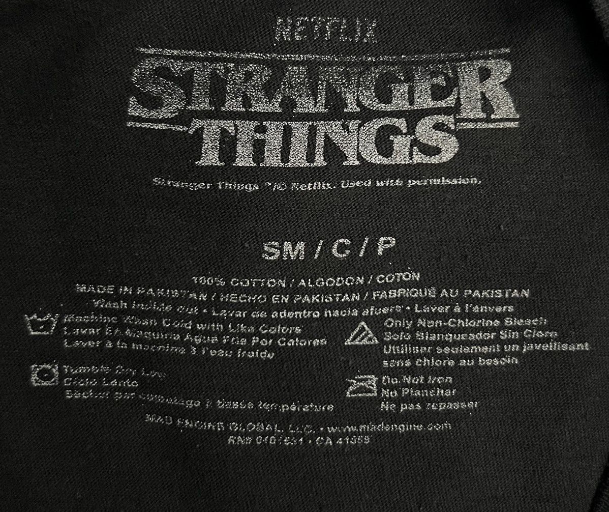 Vintage VINTAGE NETFLIX STRANGER THINGS THE DEMOGORGON SHIRT Size US S / EU 44-46 / 1 - 6 Thumbnail