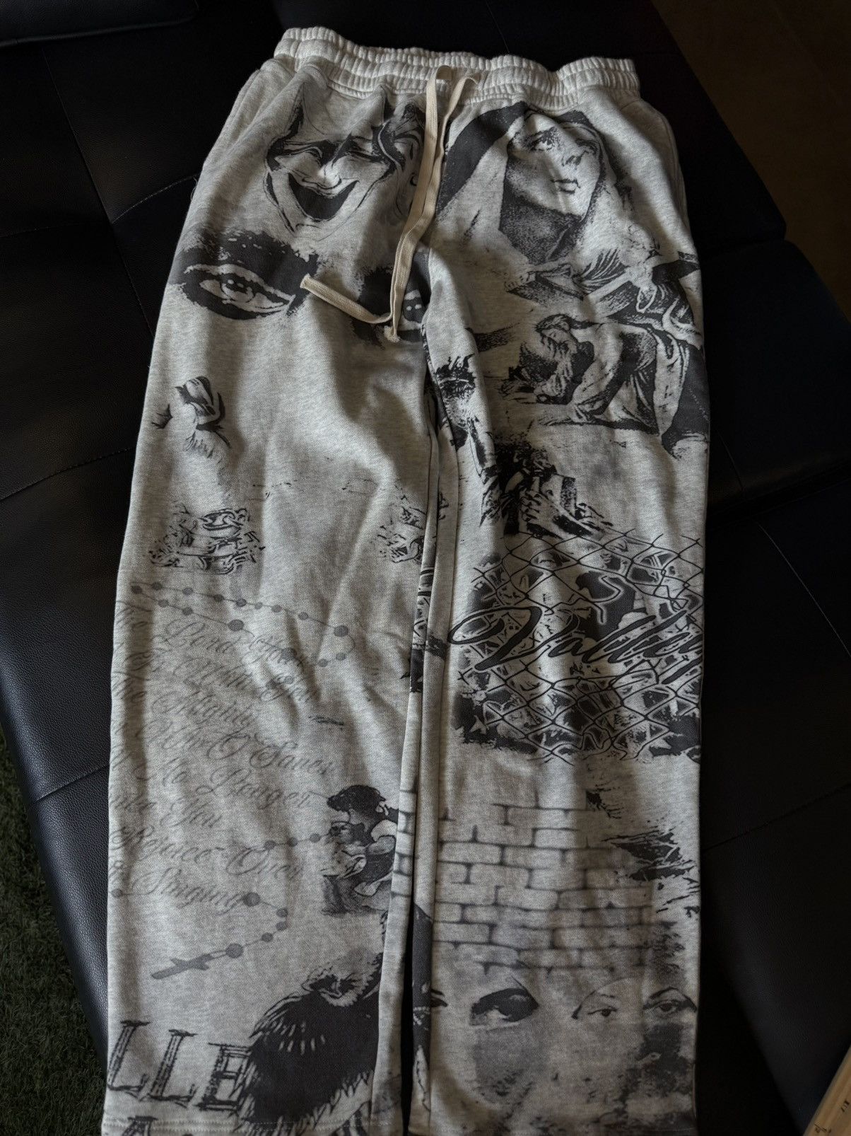 Vale Vale Valley Mural Sweatpants Size Small (NEW) Size US 30 / EU 46 - 3 Thumbnail