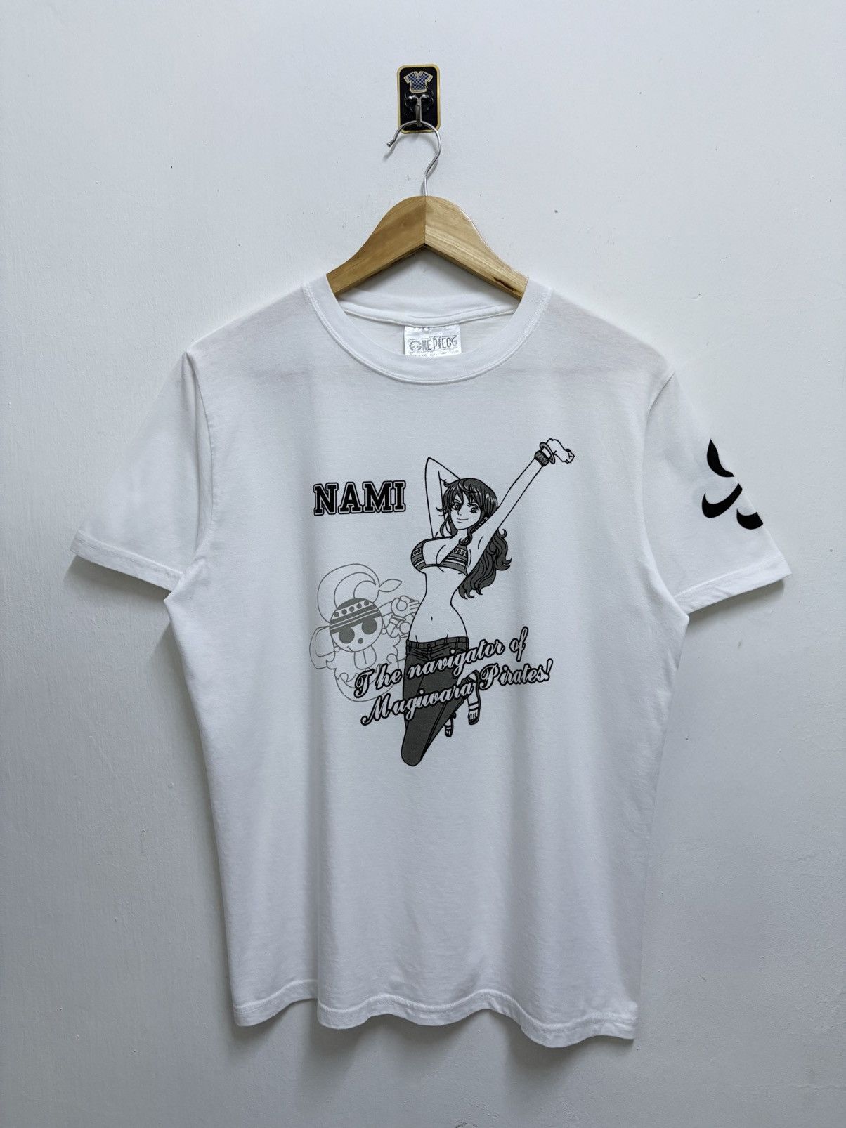 Japanese Brand 2000's Manga Series - Anime One Piece / Nami Waifu T-Shirt Size US M / EU 48-50 / 2 - 1 Thumbnail