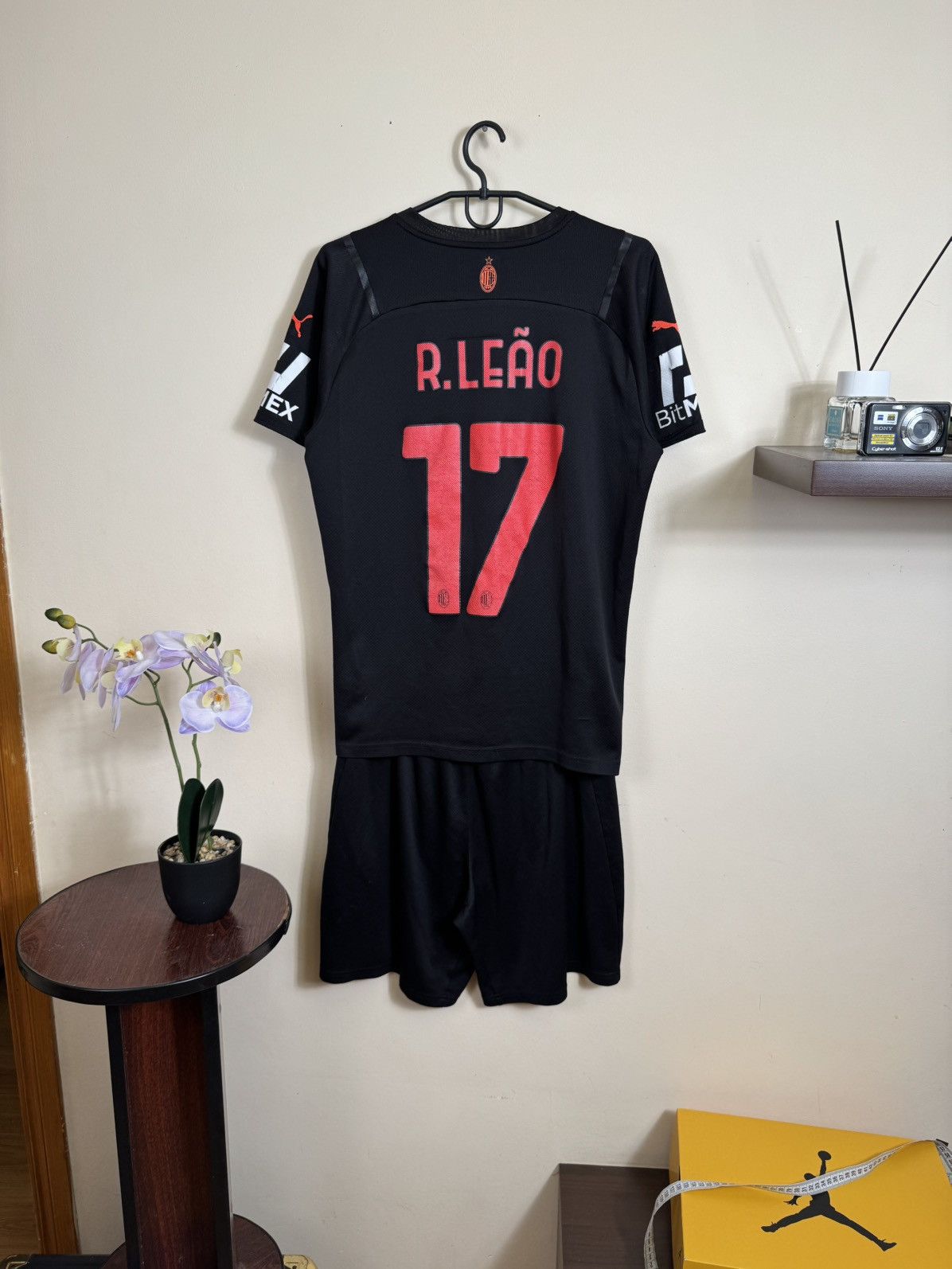 Puma Puma AC Milan Jersey 2021-2022 Third Kit Short R. Leao #17 Size US M / EU 48-50 / 2 - 2 Thumbnail